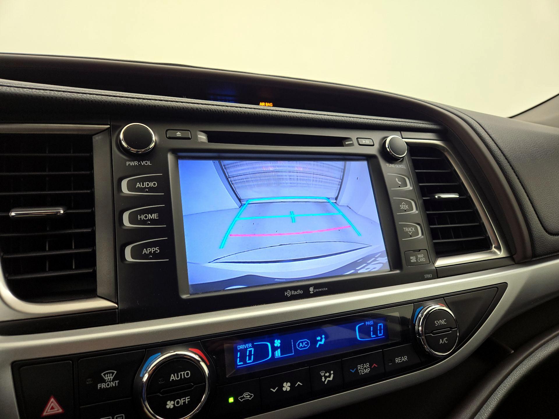 Thumbnail: 2015 Toyota Highlander - 15