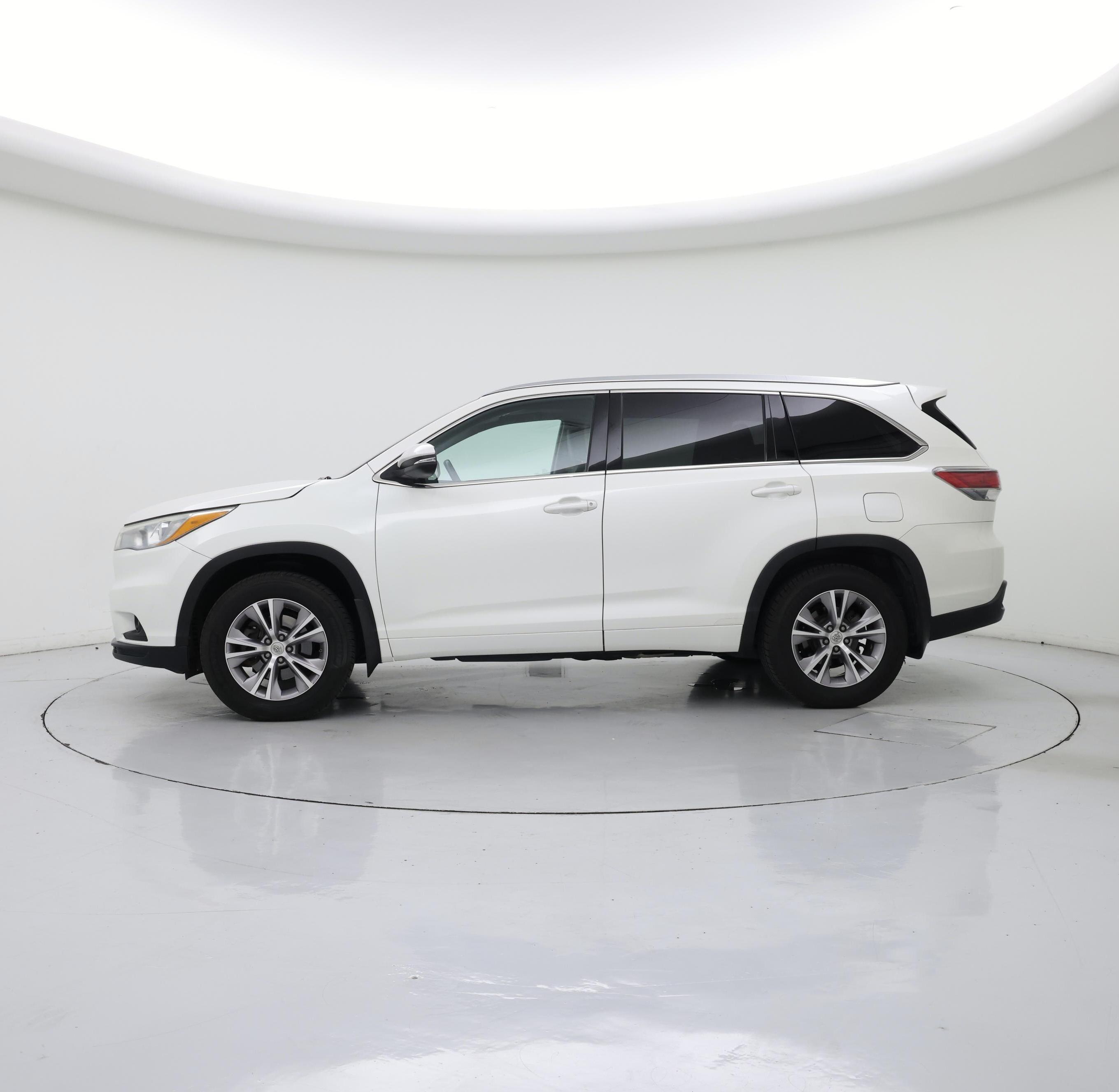 Thumbnail: 2015 Toyota Highlander - 3