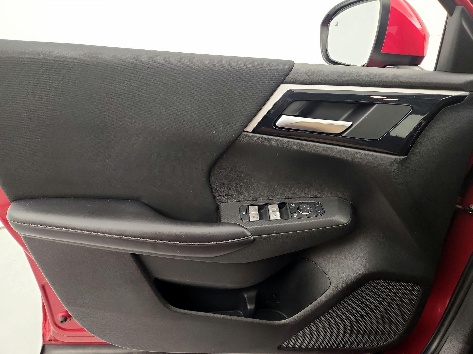 Thumbnail: 2023 Mitsubishi Outlander - 12