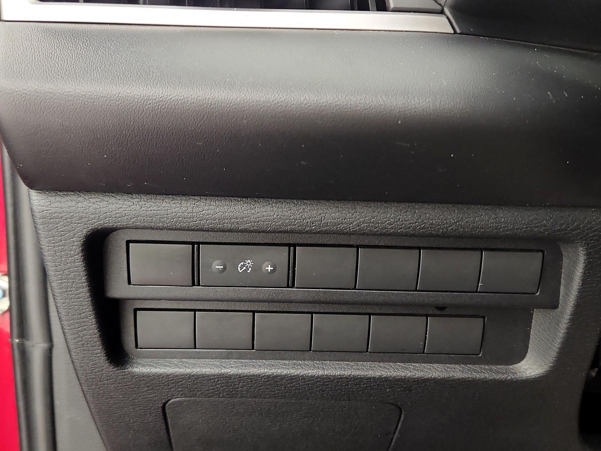 Thumbnail: 2023 Mitsubishi Outlander - 13