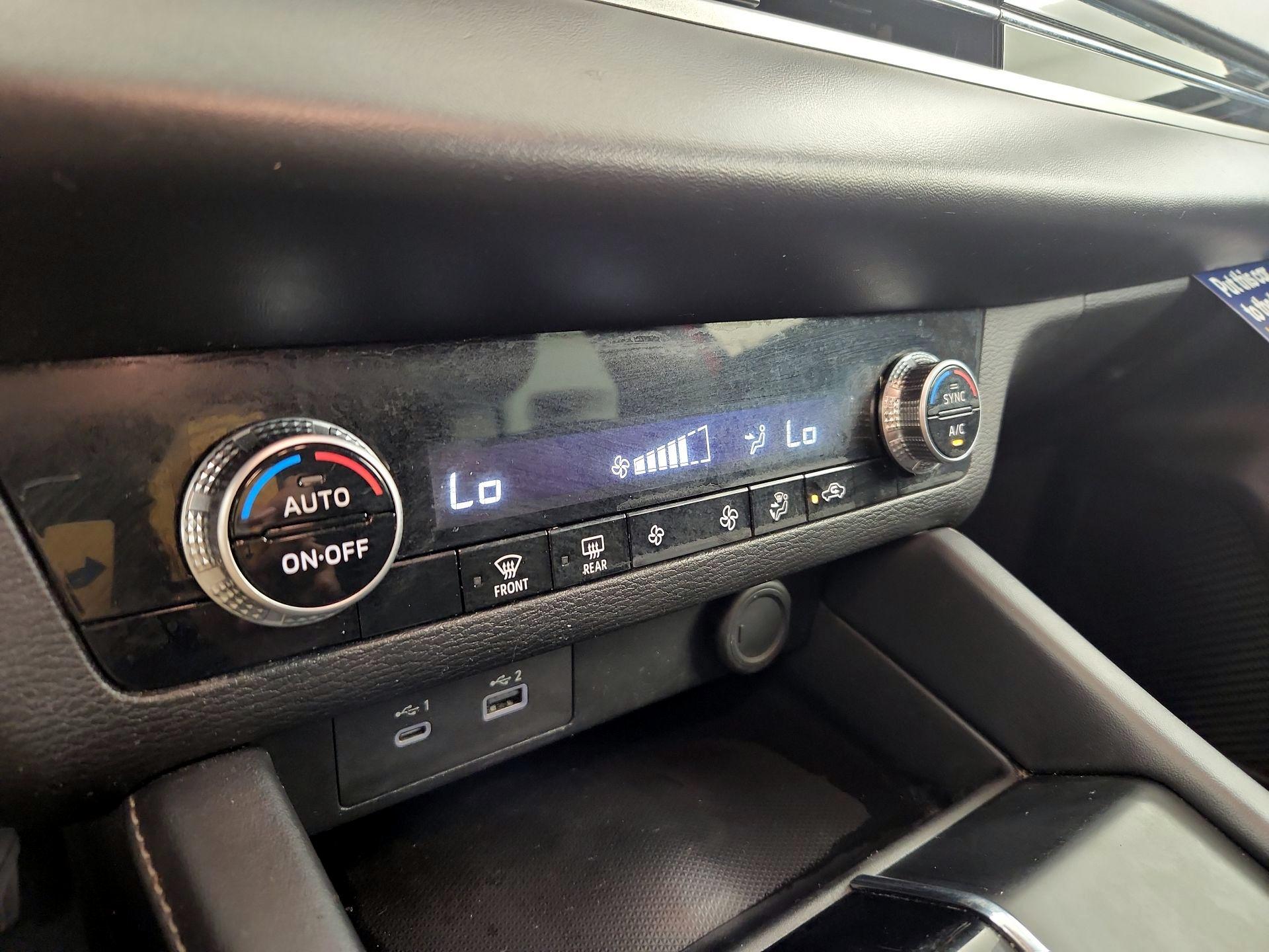 Thumbnail: 2023 Mitsubishi Outlander - 16