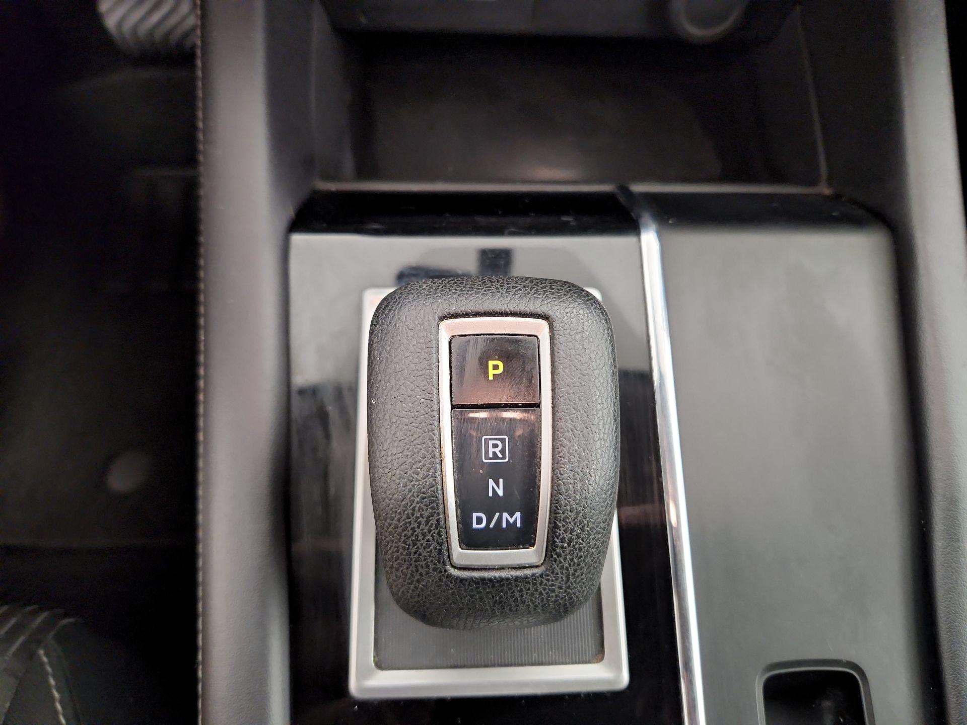 Thumbnail: 2023 Mitsubishi Outlander - 17