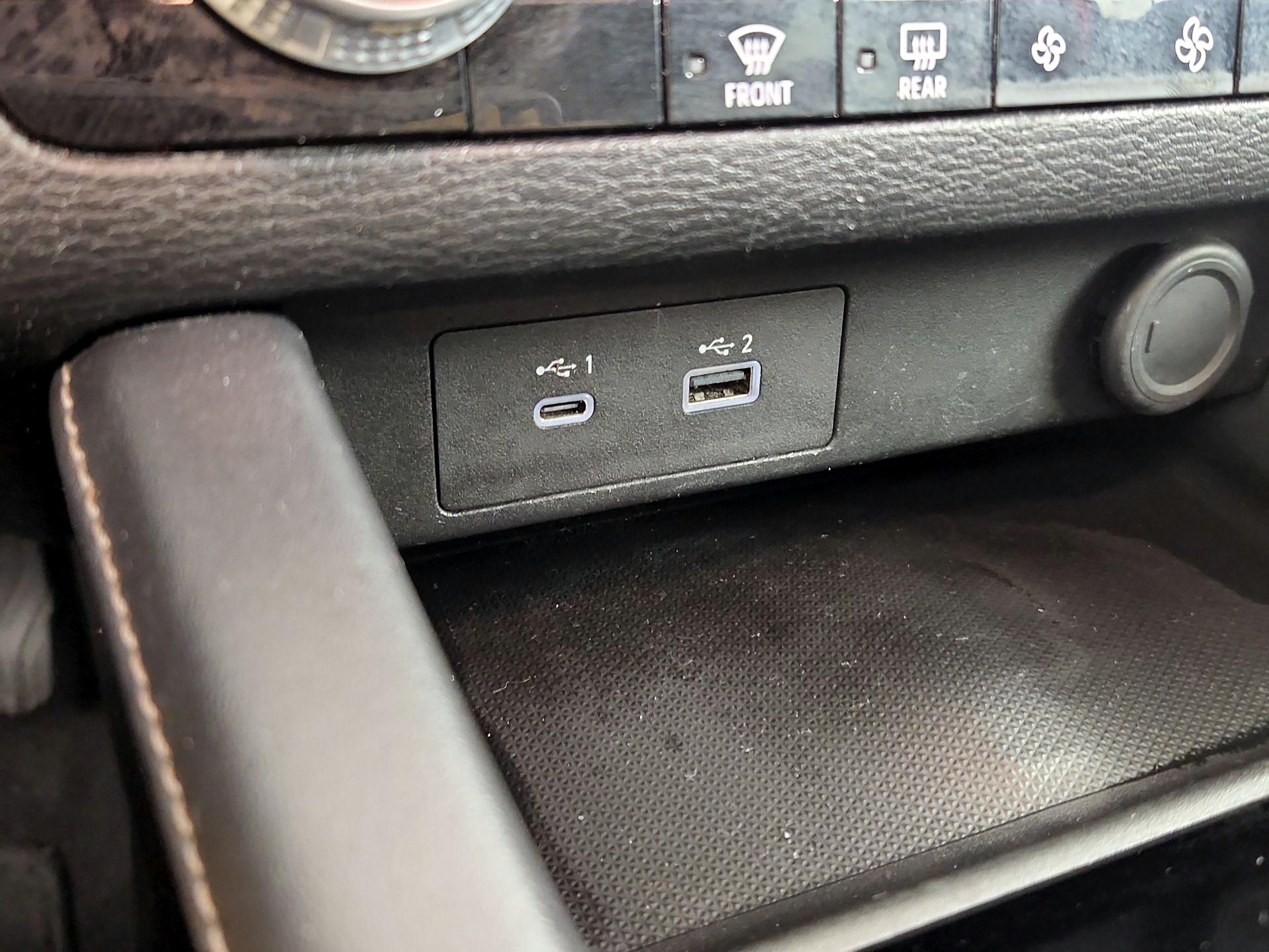 Thumbnail: 2023 Mitsubishi Outlander - 18