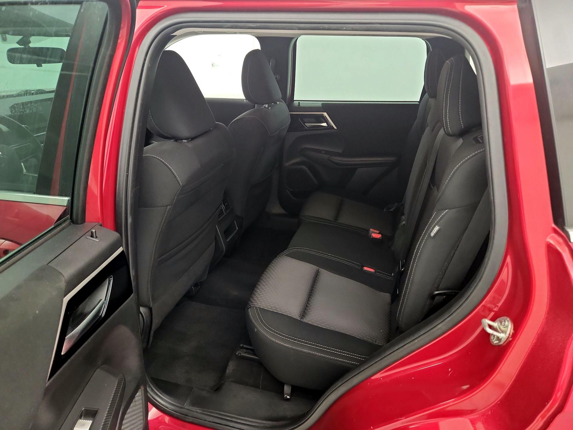 Thumbnail: 2023 Mitsubishi Outlander - 19