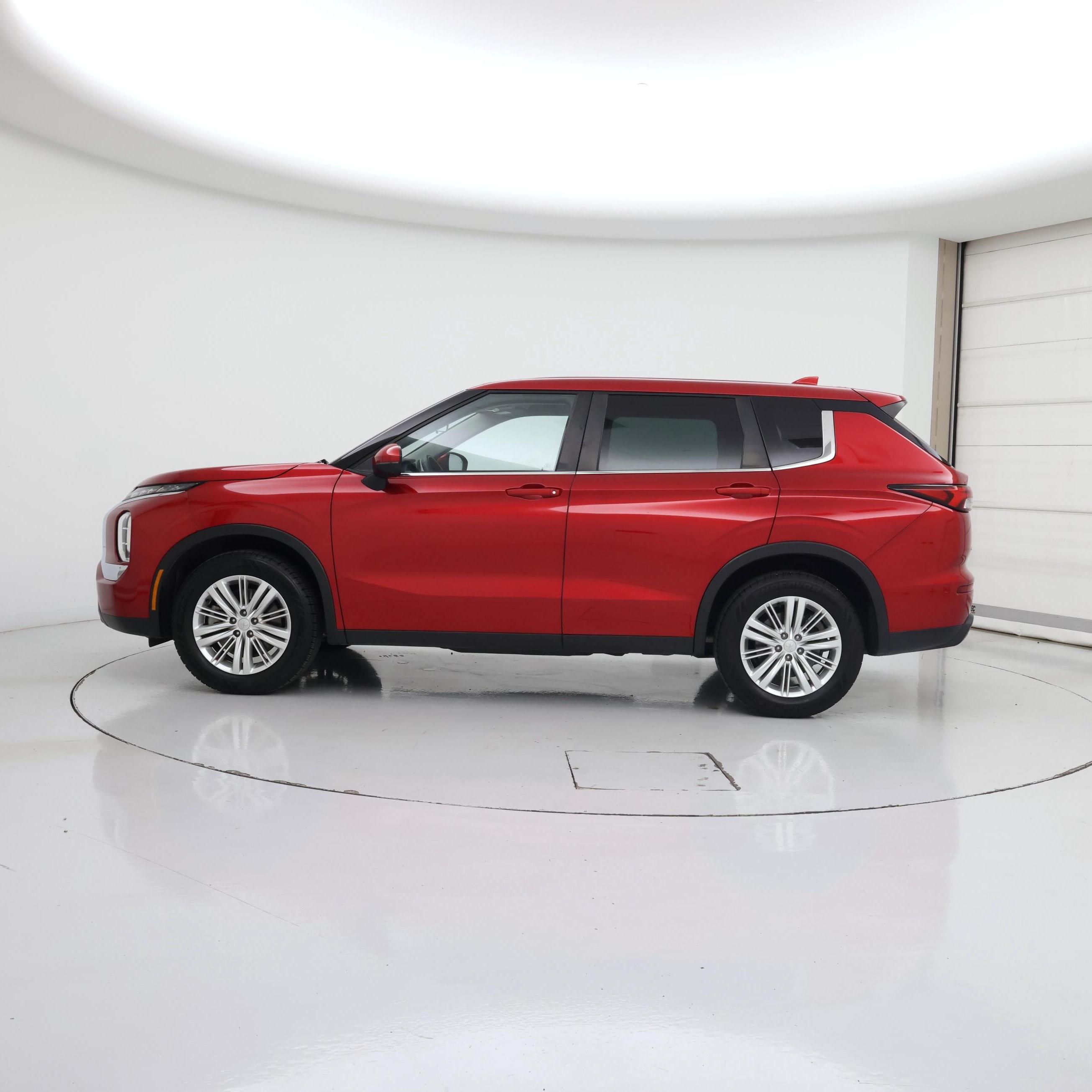 Thumbnail: 2023 Mitsubishi Outlander - 3