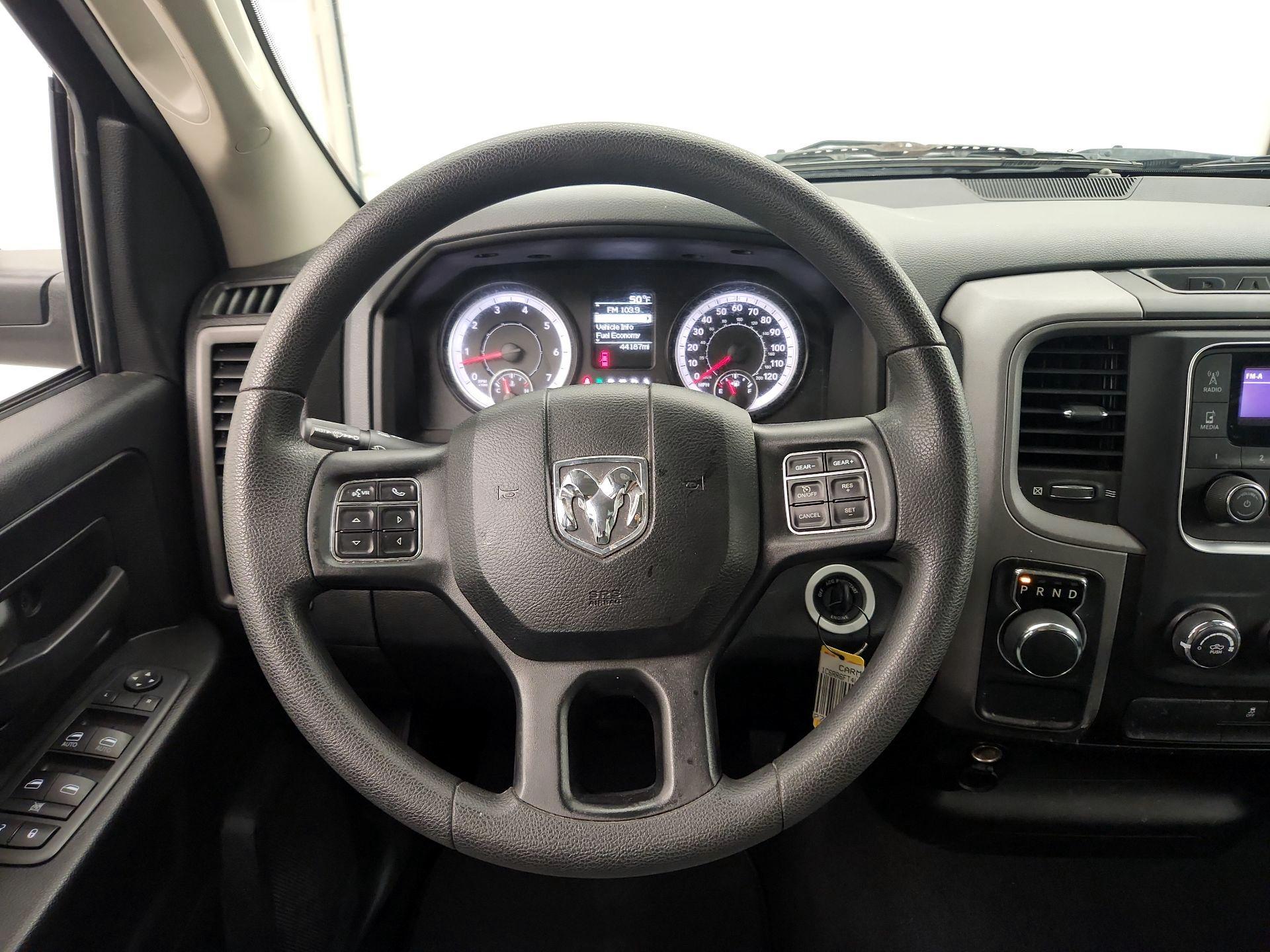 Thumbnail: 2020 RAM 1500 Classic - 10