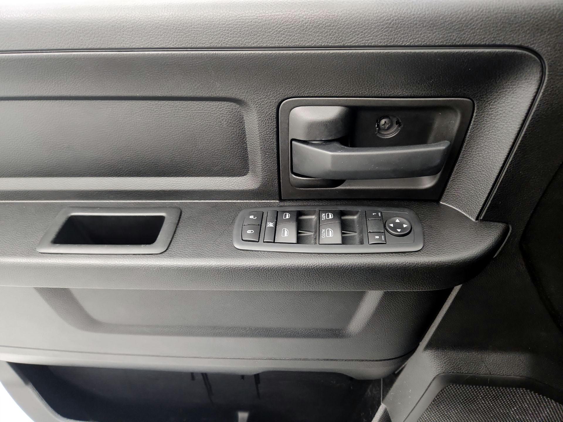 Thumbnail: 2020 RAM 1500 Classic - 12