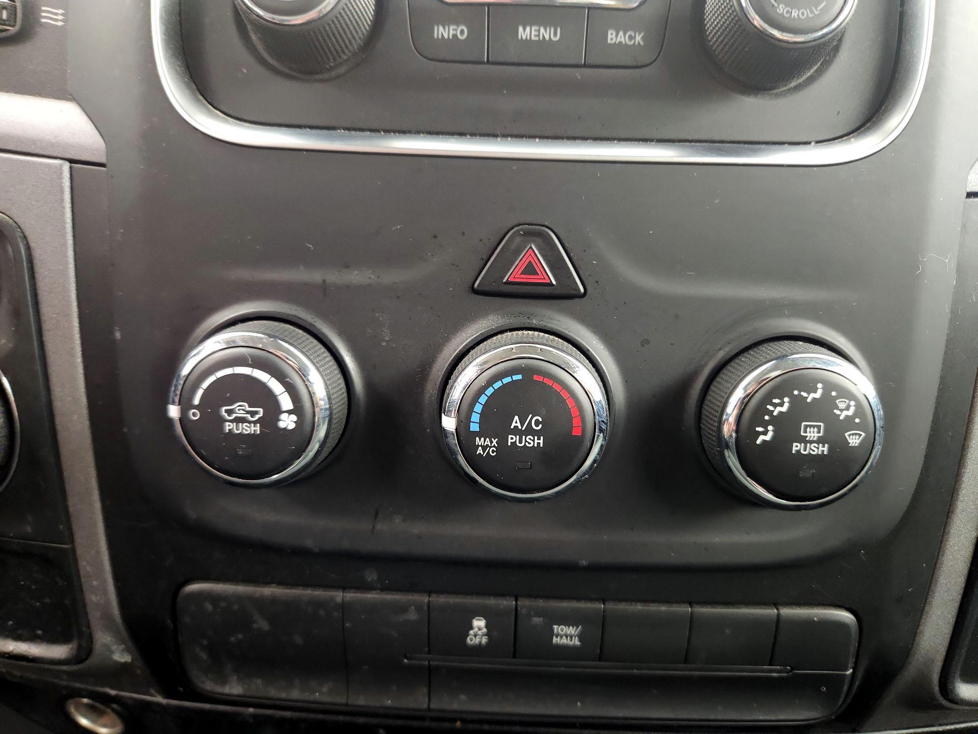 Thumbnail: 2020 RAM 1500 Classic - 16