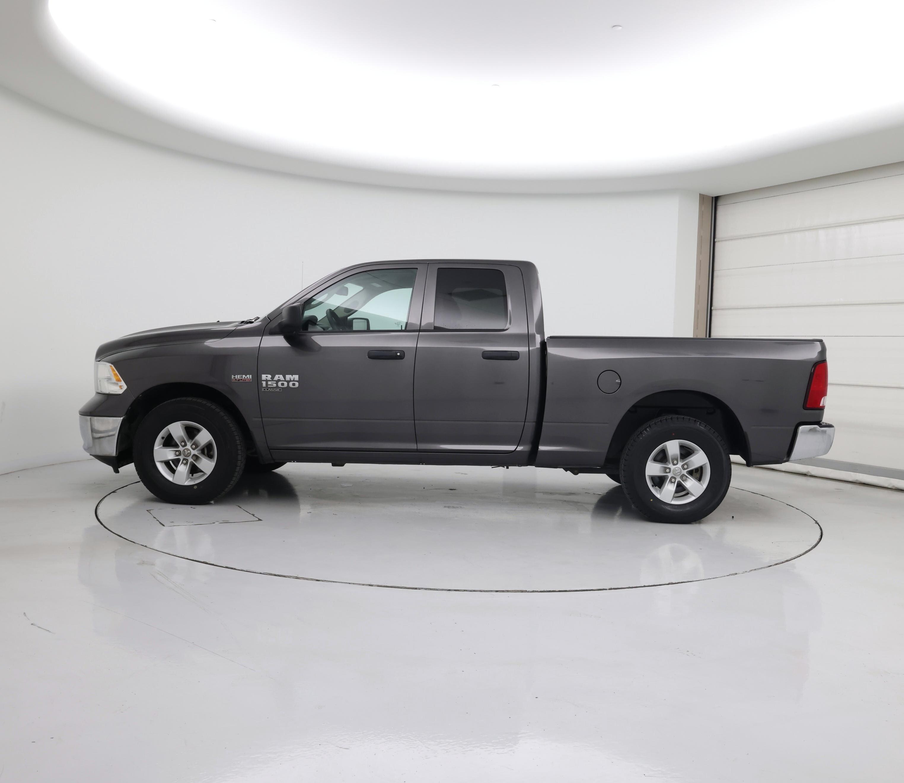 Thumbnail: 2020 RAM 1500 Classic - 3