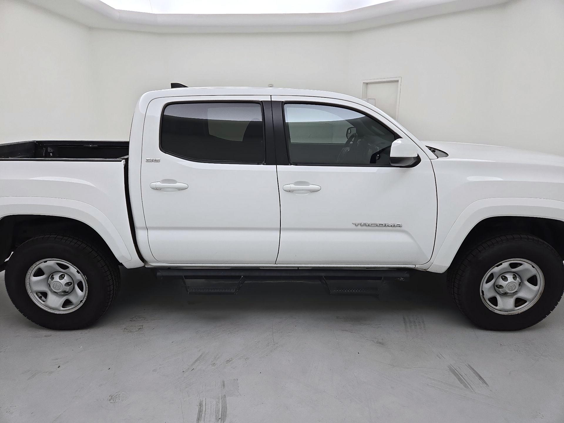 Thumbnail: 2017 Toyota Tacoma - 4