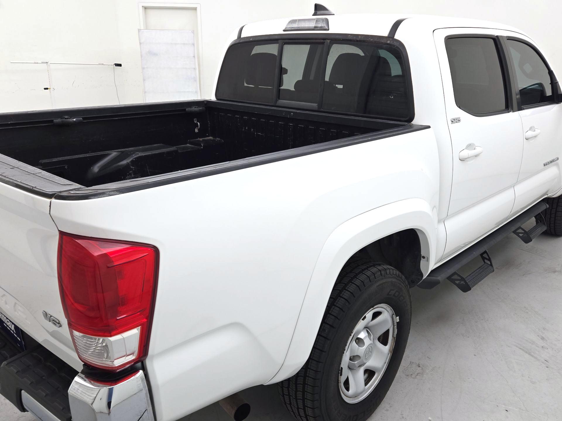 Thumbnail: 2017 Toyota Tacoma - 5
