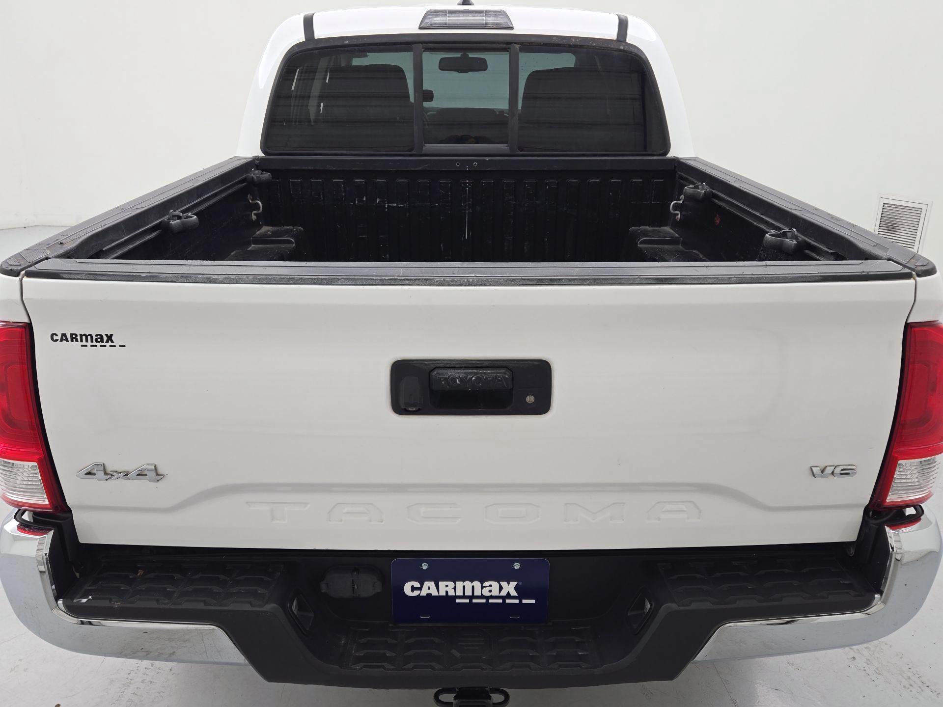 Thumbnail: 2017 Toyota Tacoma - 6