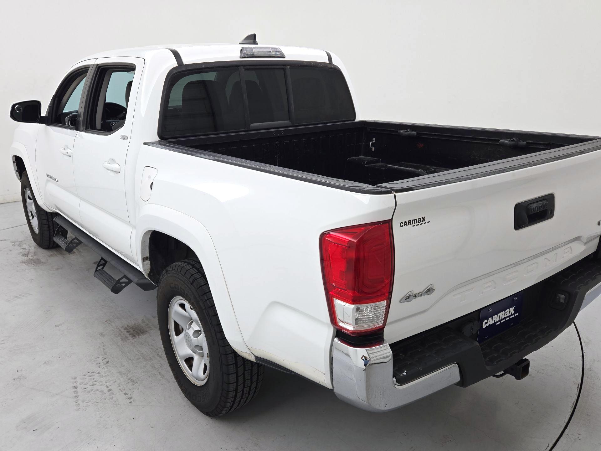 Thumbnail: 2017 Toyota Tacoma - 7