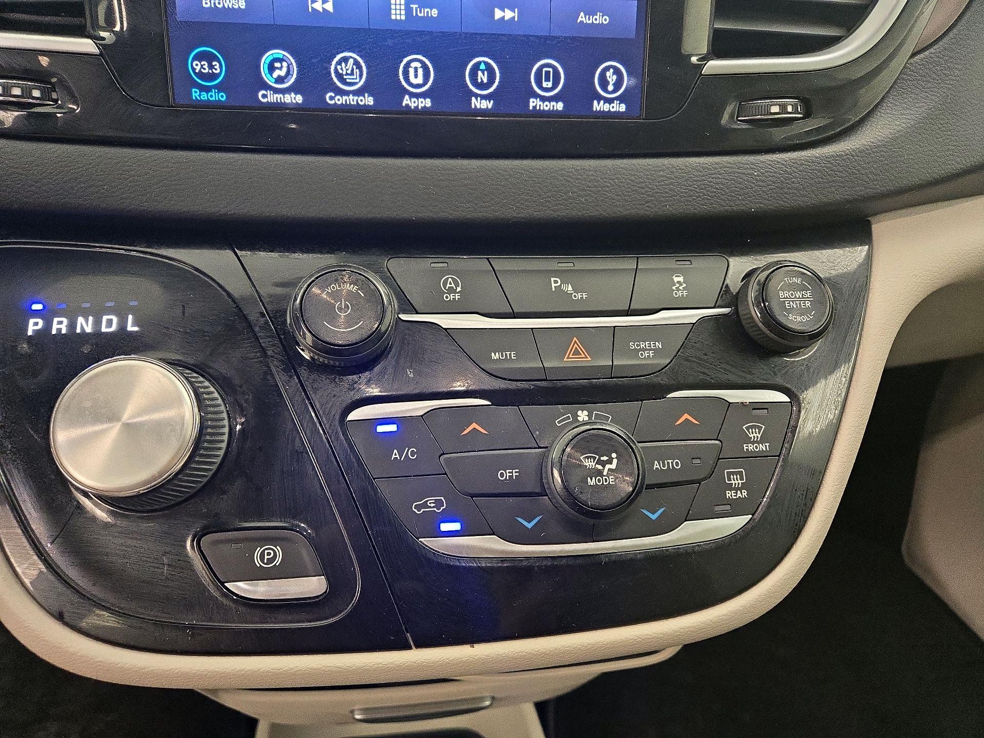 Thumbnail: 2018 Chrysler Pacifica - 15