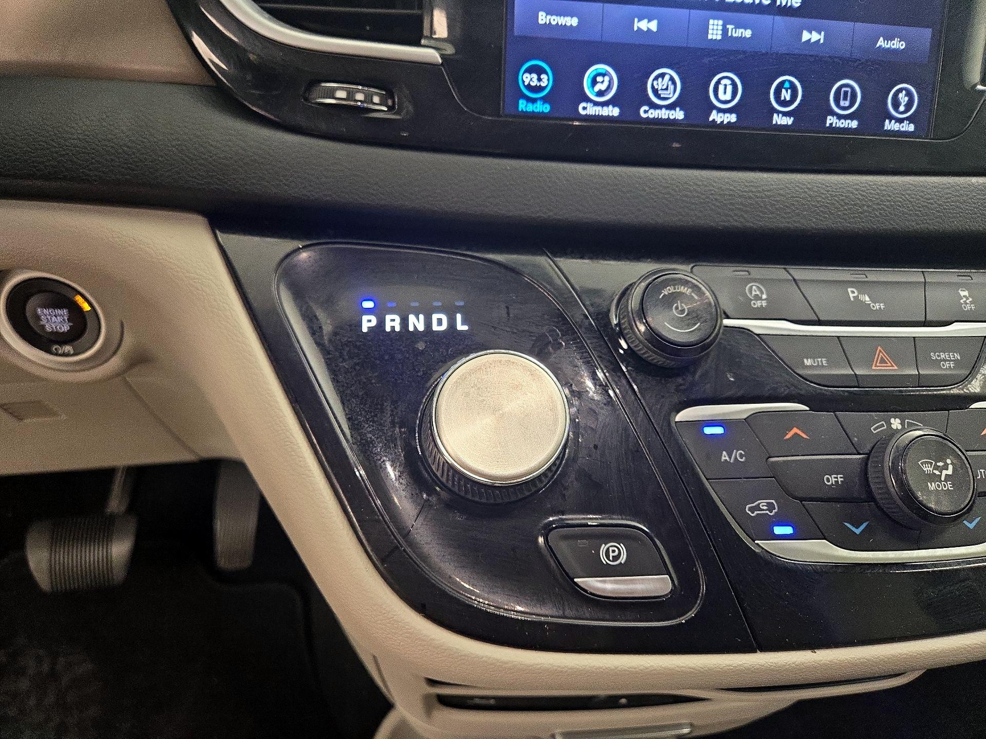 Thumbnail: 2018 Chrysler Pacifica - 16