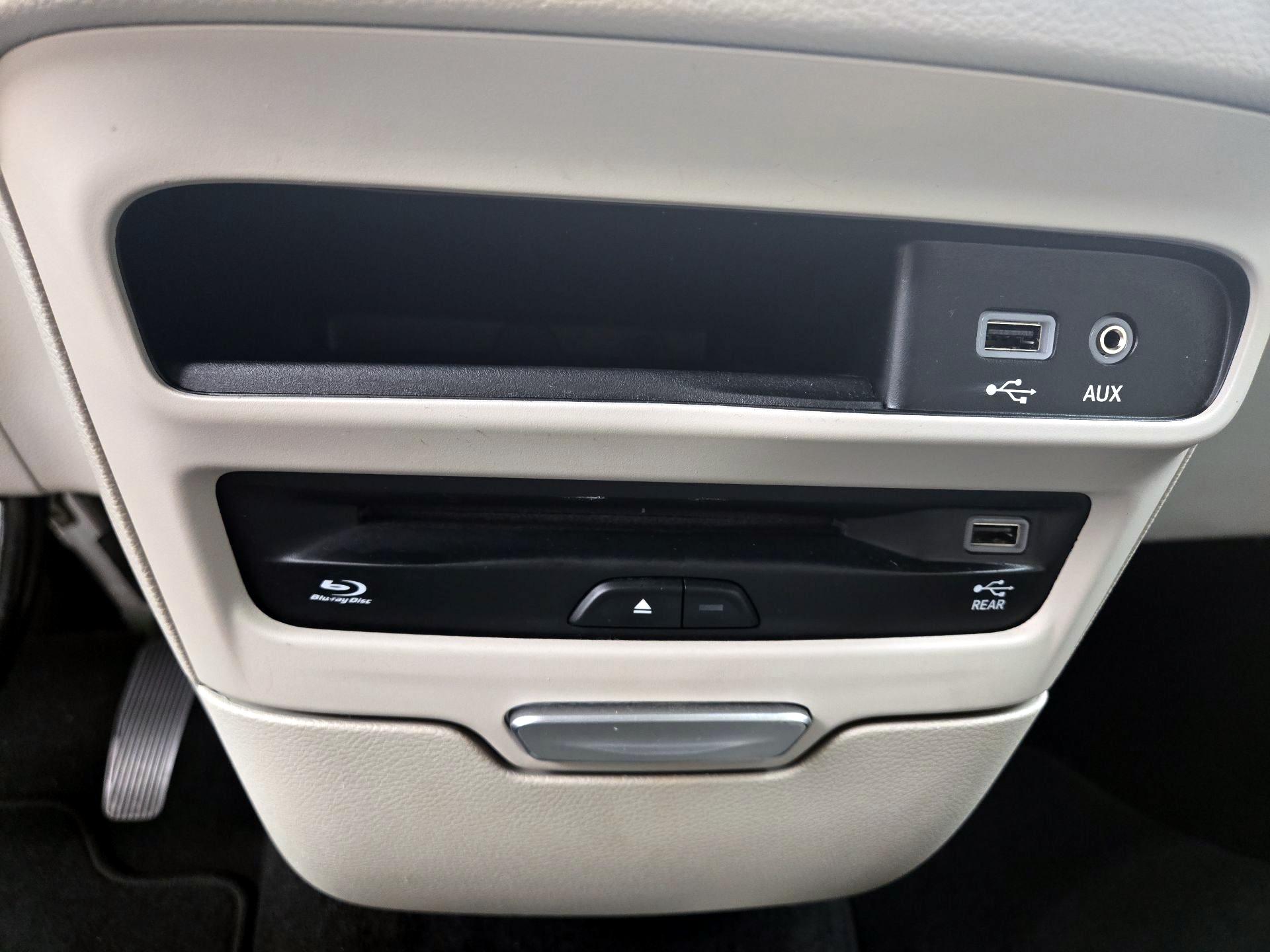 Thumbnail: 2018 Chrysler Pacifica - 17
