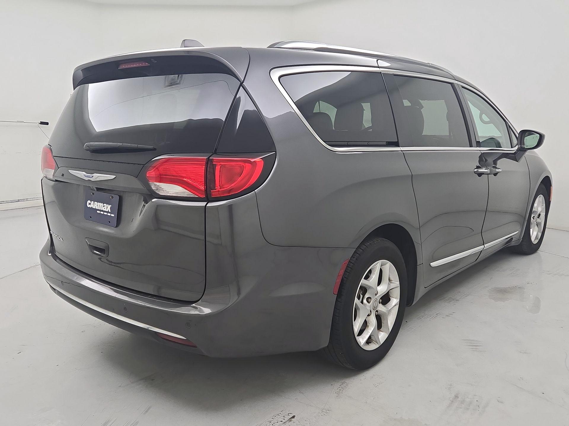 Thumbnail: 2018 Chrysler Pacifica - 5