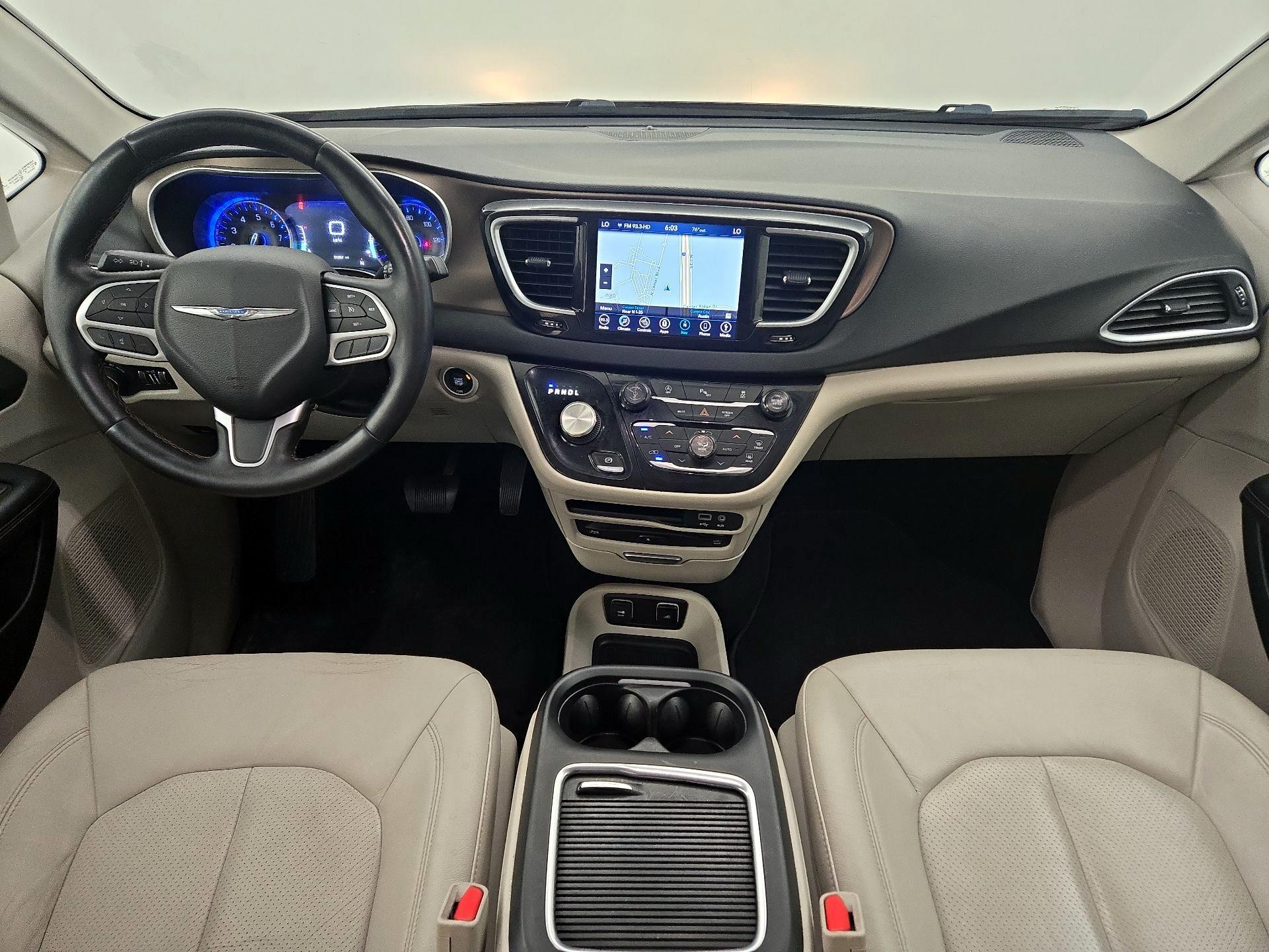 Thumbnail: 2018 Chrysler Pacifica - 8
