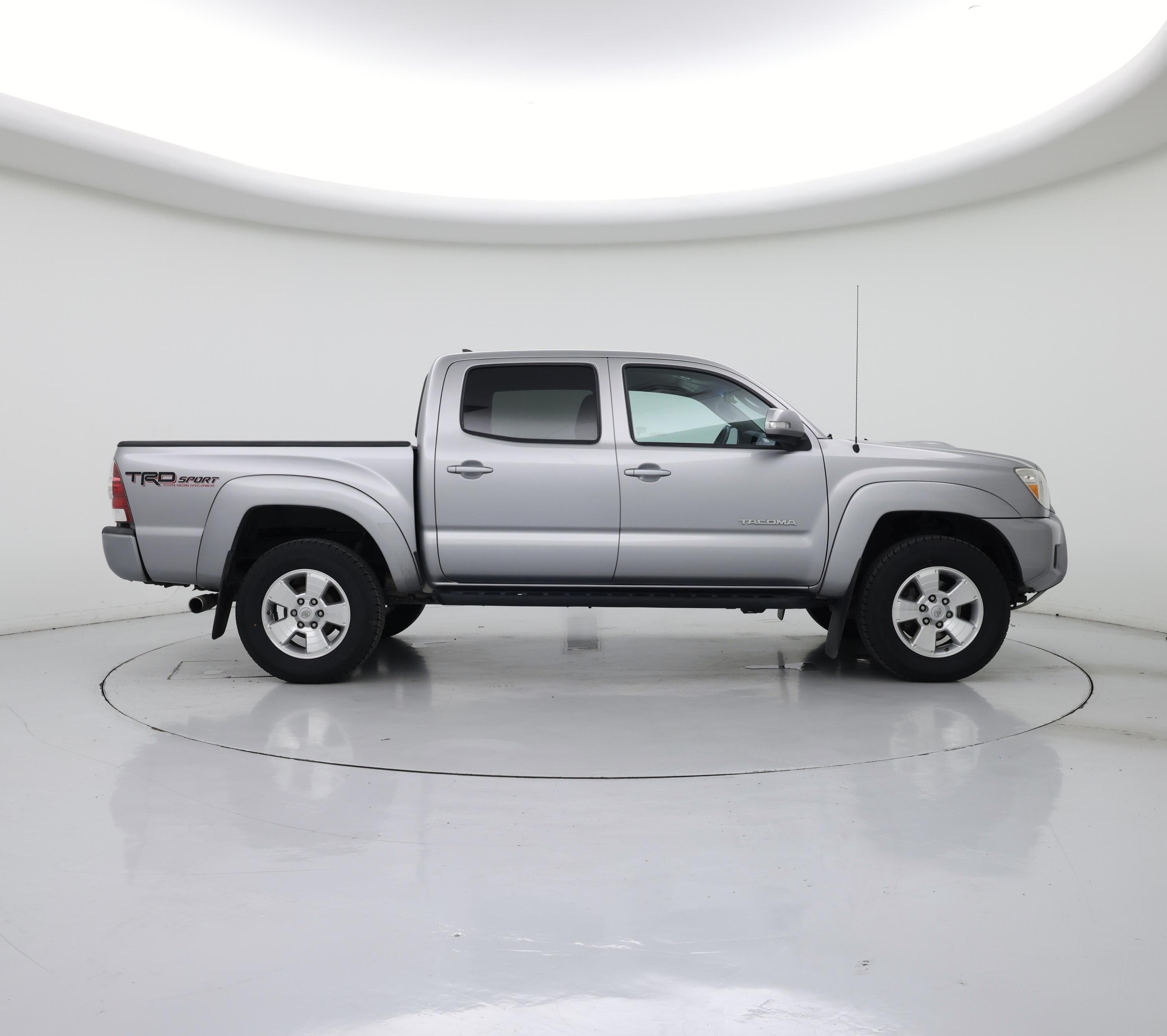 Thumbnail: 2015 Toyota Tacoma - 7