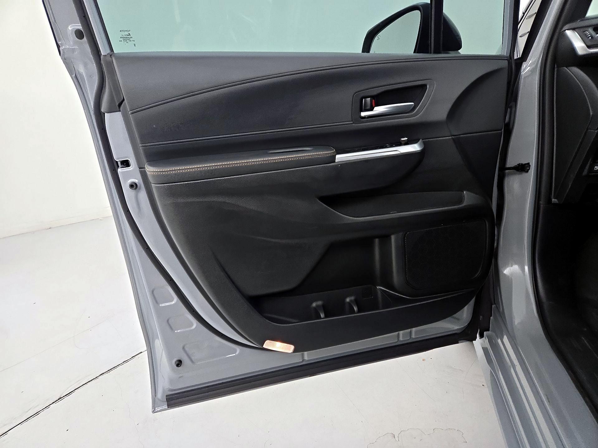 Thumbnail: 2025 Toyota Sienna - 12