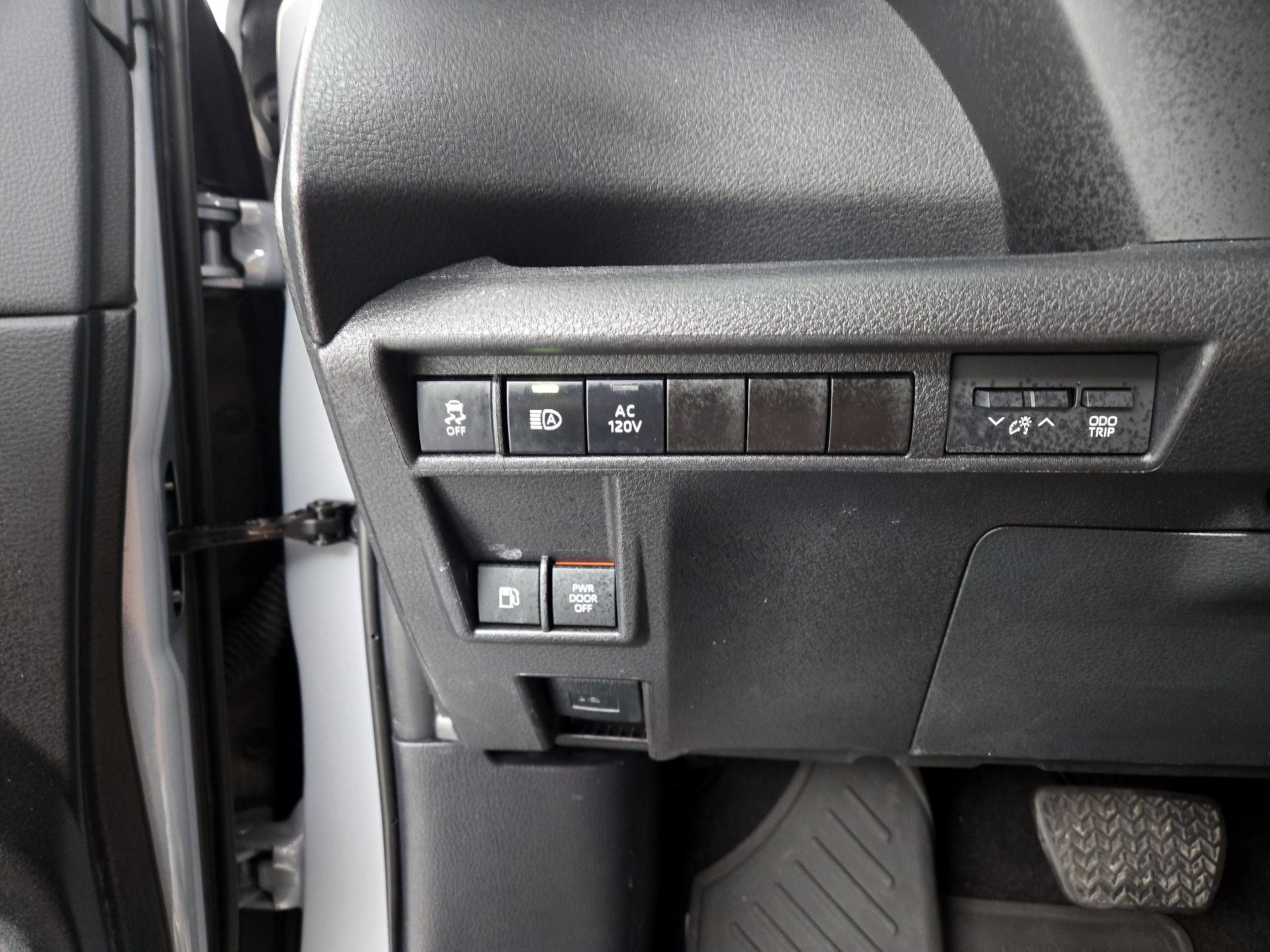 Thumbnail: 2025 Toyota Sienna - 13