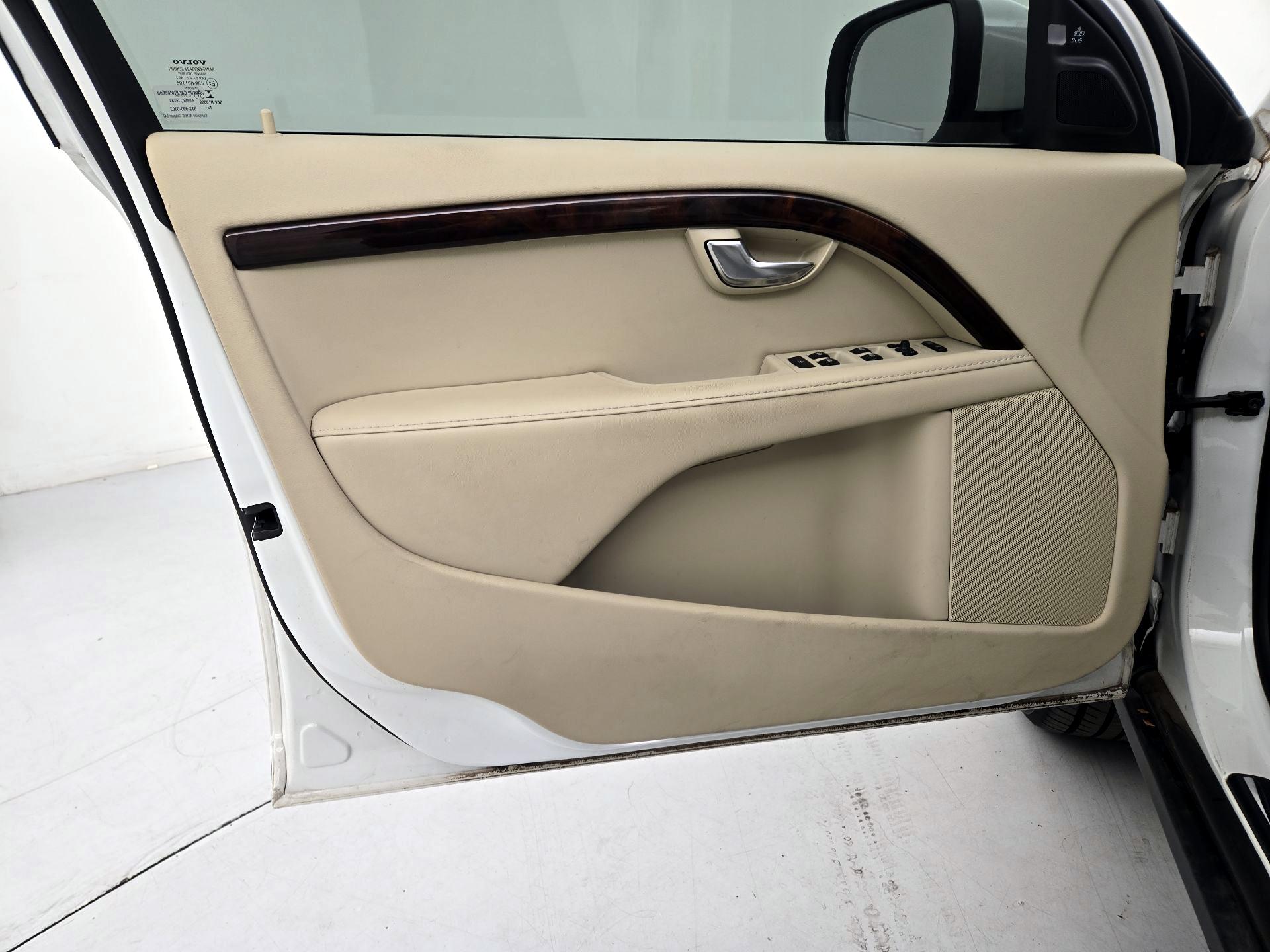 Thumbnail: 2015 Volvo XC70 - 12