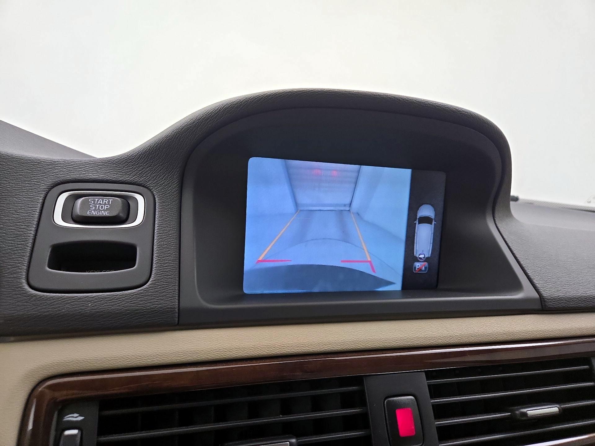 Thumbnail: 2015 Volvo XC70 - 14