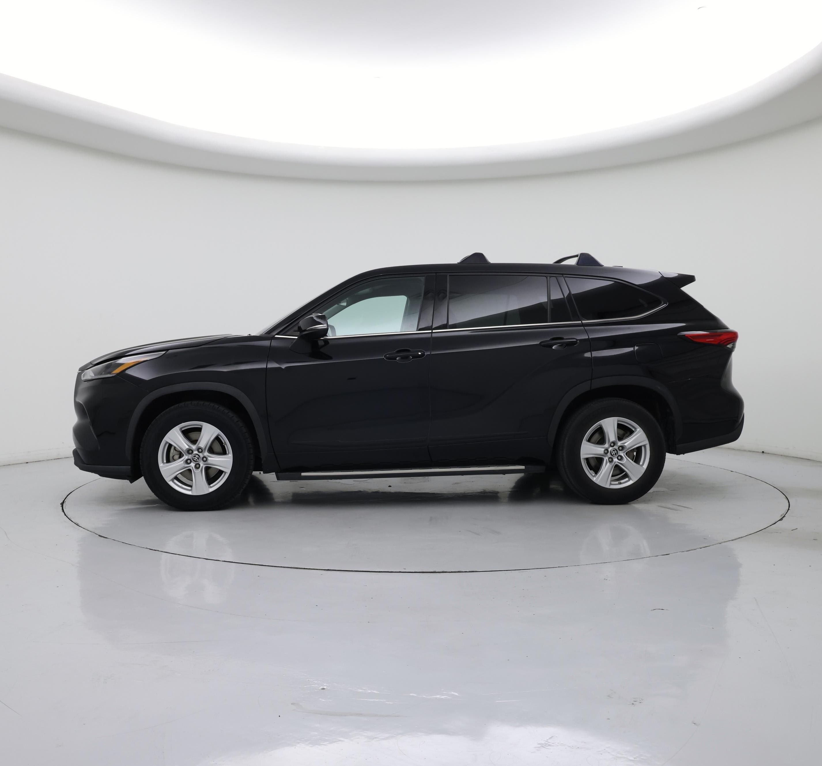 Thumbnail: 2021 Toyota Highlander - 3