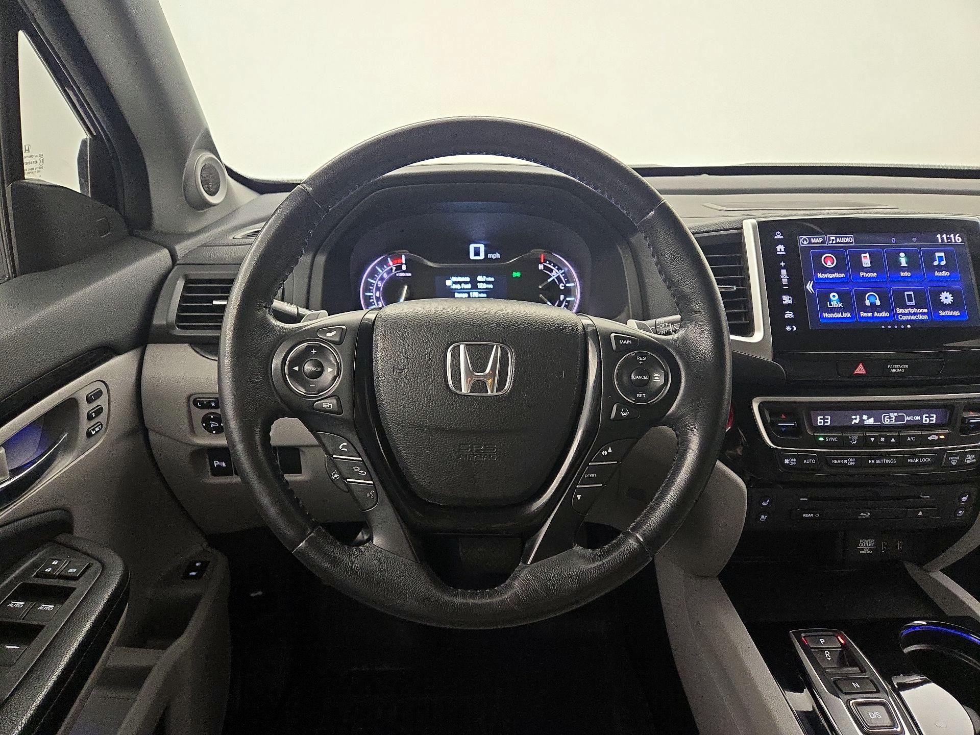 Thumbnail: 2017 Honda Pilot - 10