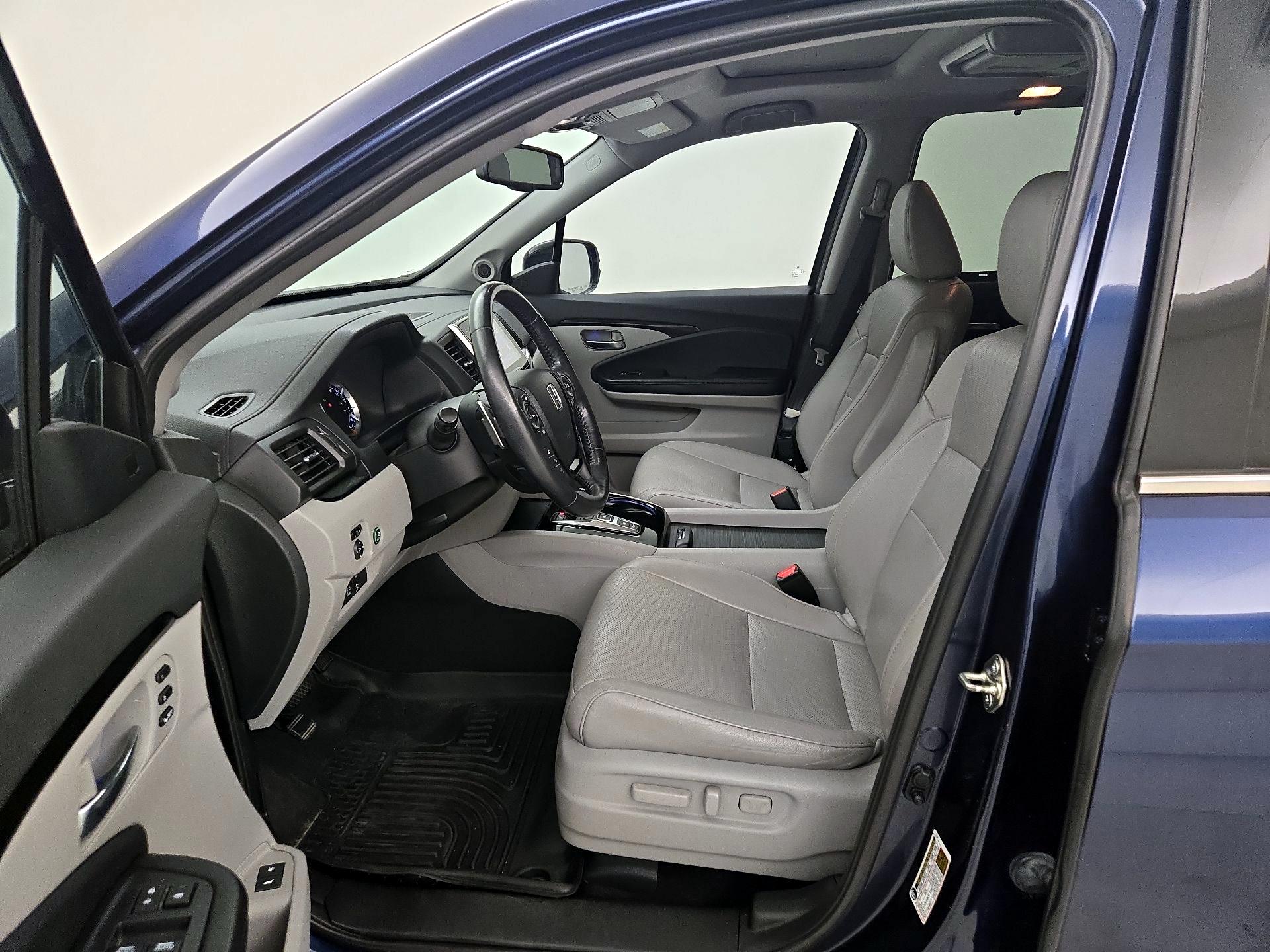 Thumbnail: 2017 Honda Pilot - 11