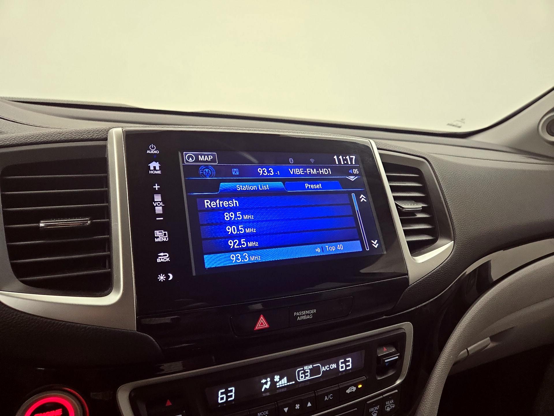 Thumbnail: 2017 Honda Pilot - 16