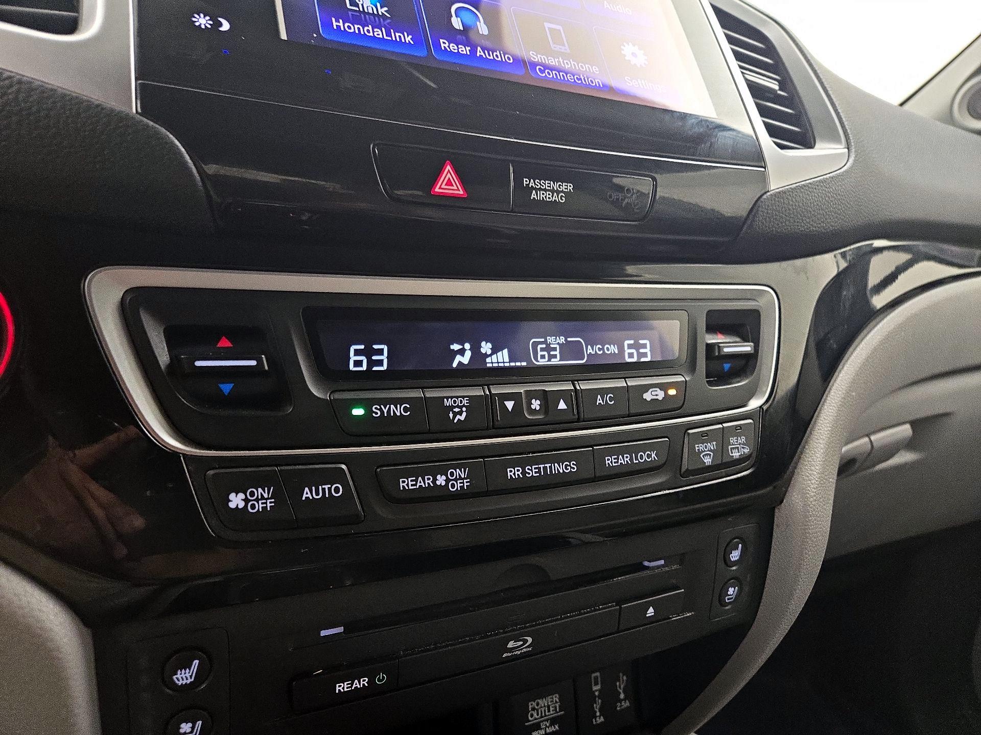 Thumbnail: 2017 Honda Pilot - 17