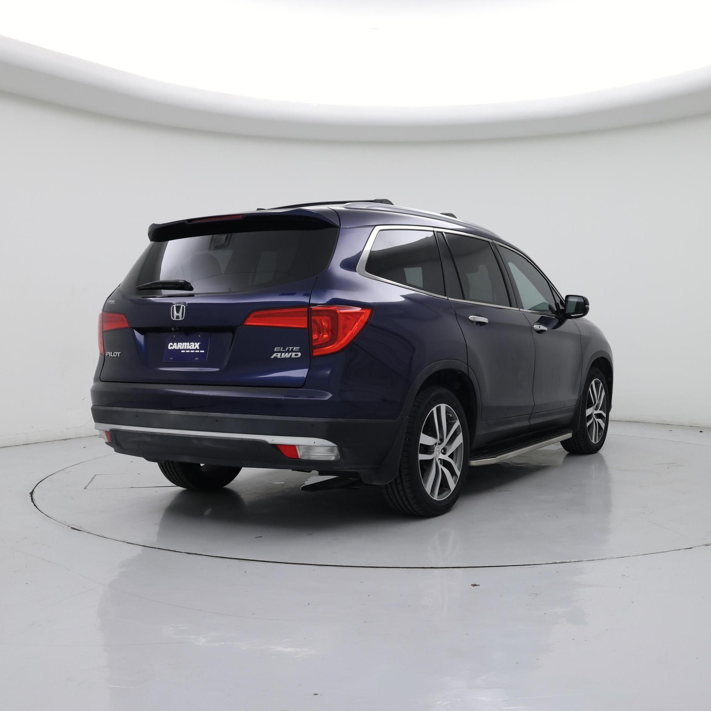 Thumbnail: 2017 Honda Pilot - 8