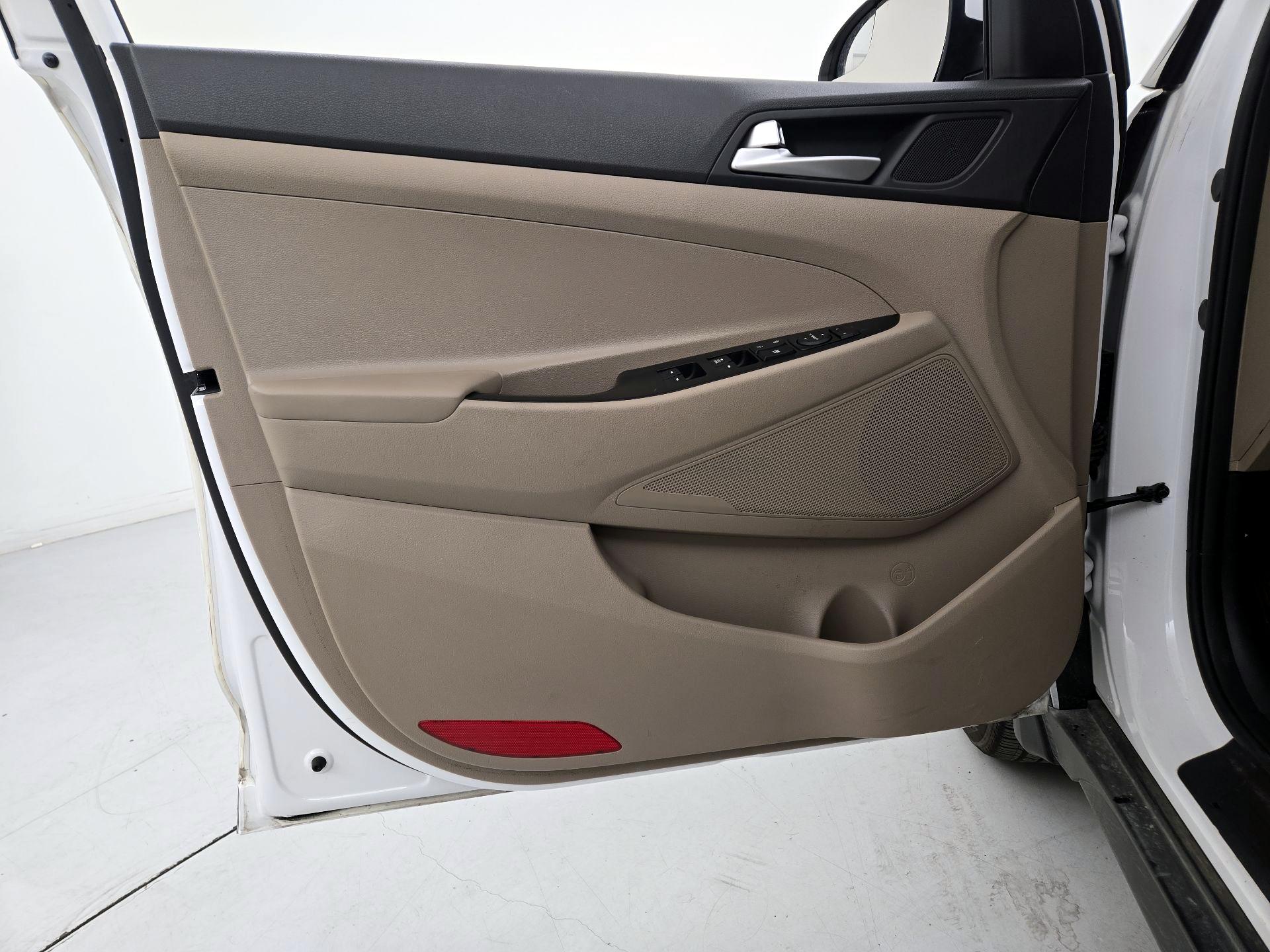 Thumbnail: 2019 Hyundai Tucson - 12
