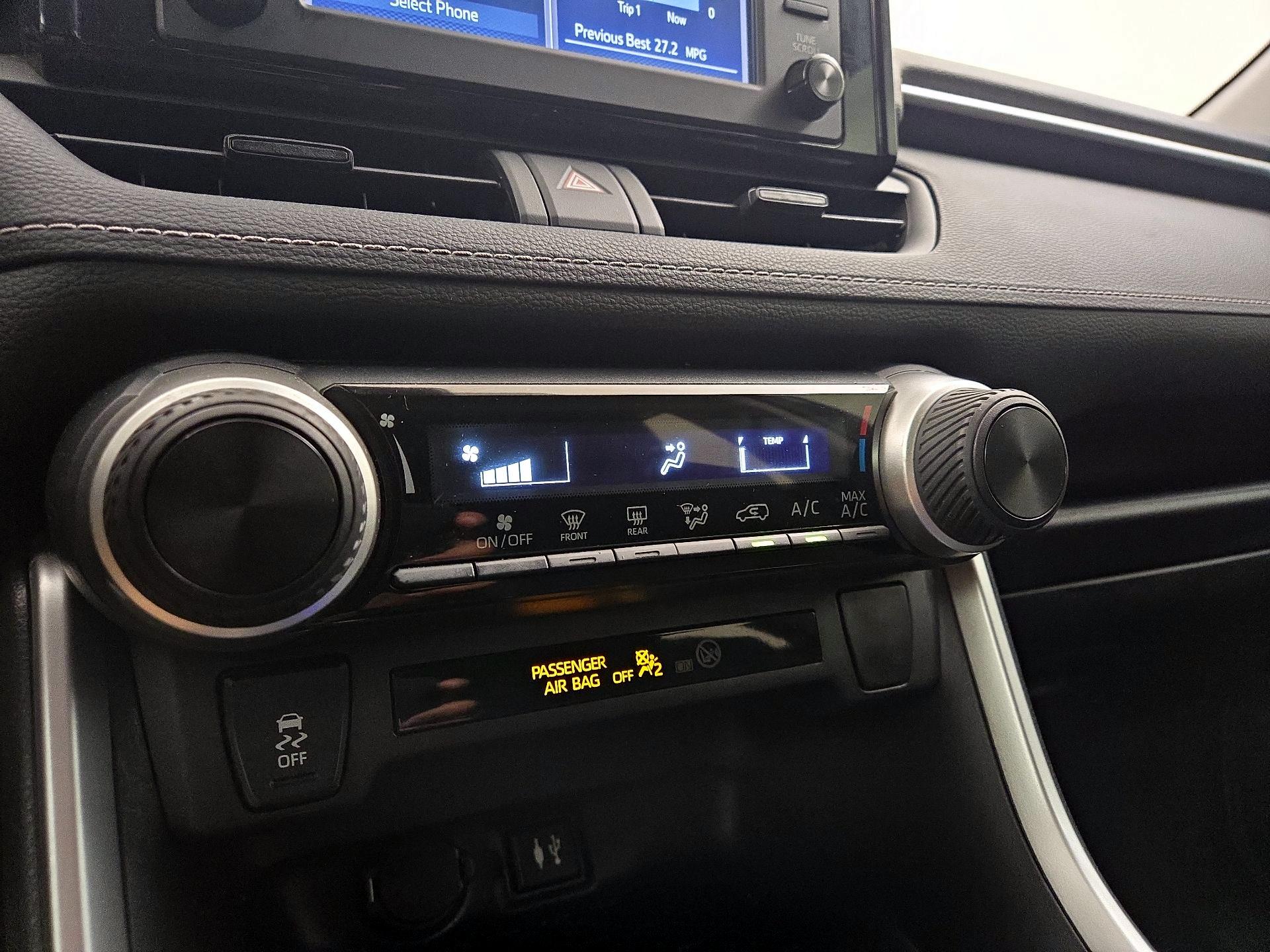 Thumbnail: 2019 Toyota RAV4 - 16