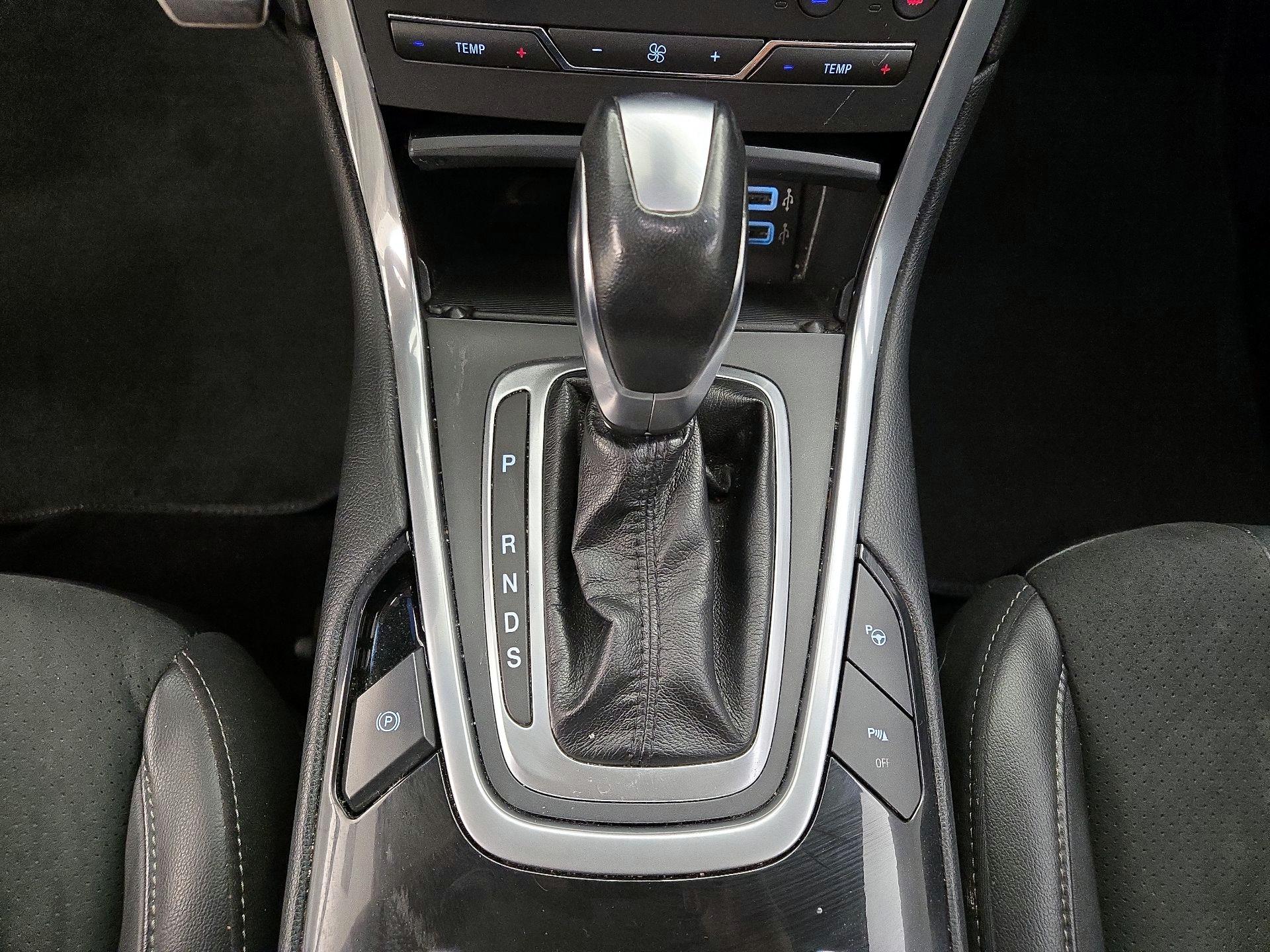 Thumbnail: 2016 Ford Edge - 16