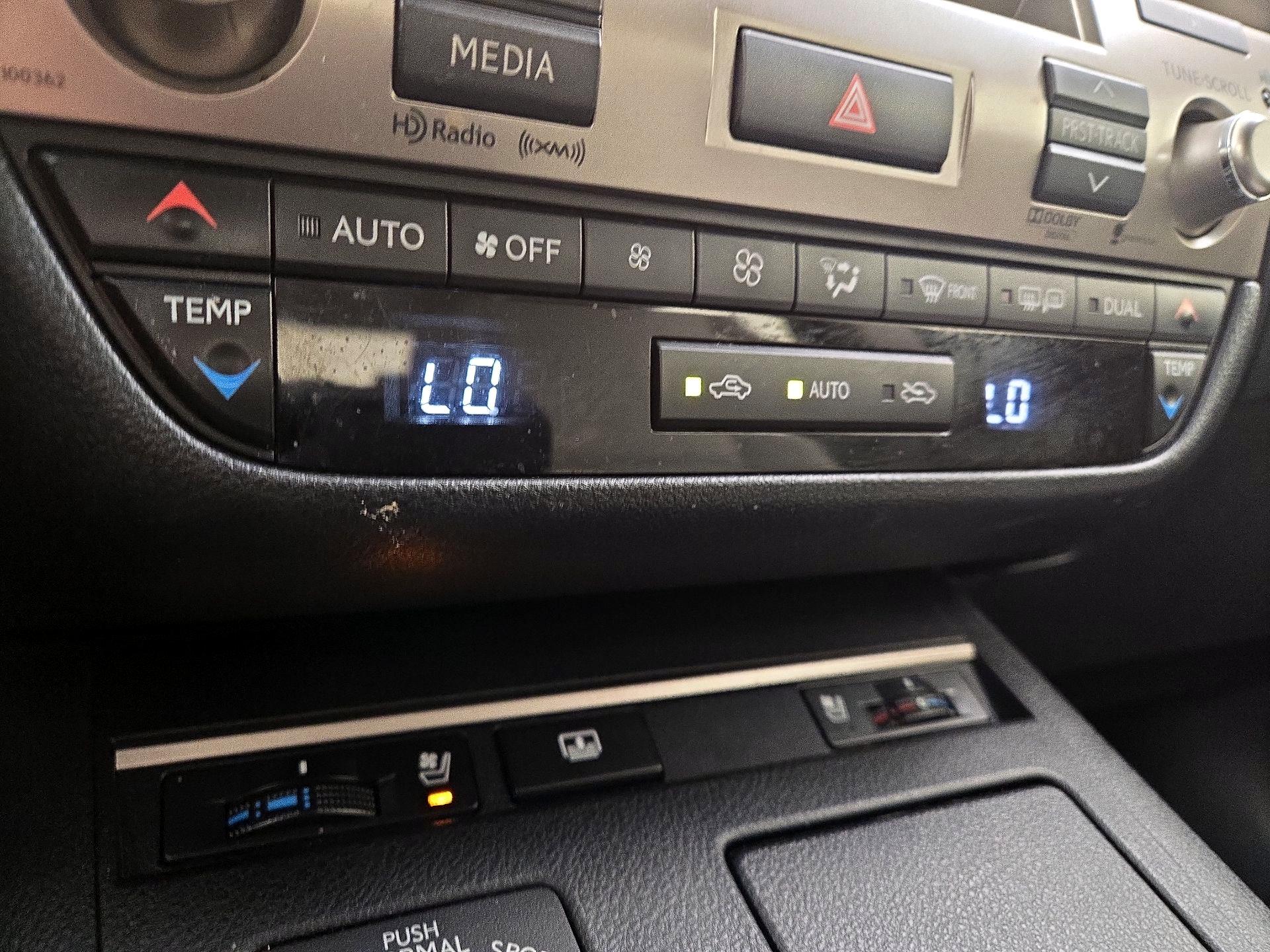 Thumbnail: 2014 Lexus ES - 16