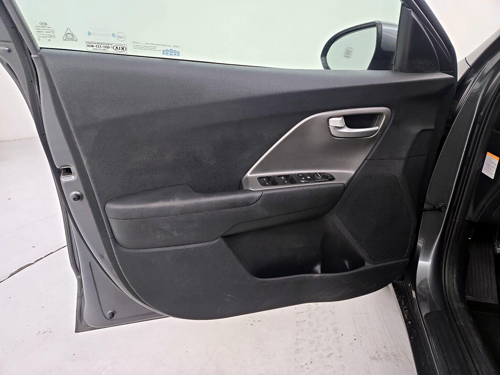 Thumbnail: 2018 Kia Niro - 10