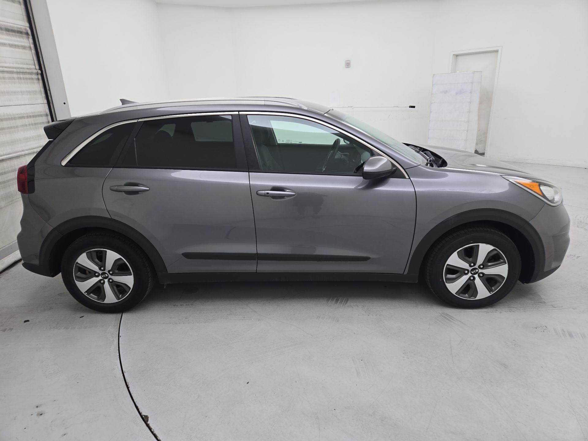Thumbnail: 2018 Kia Niro - 4