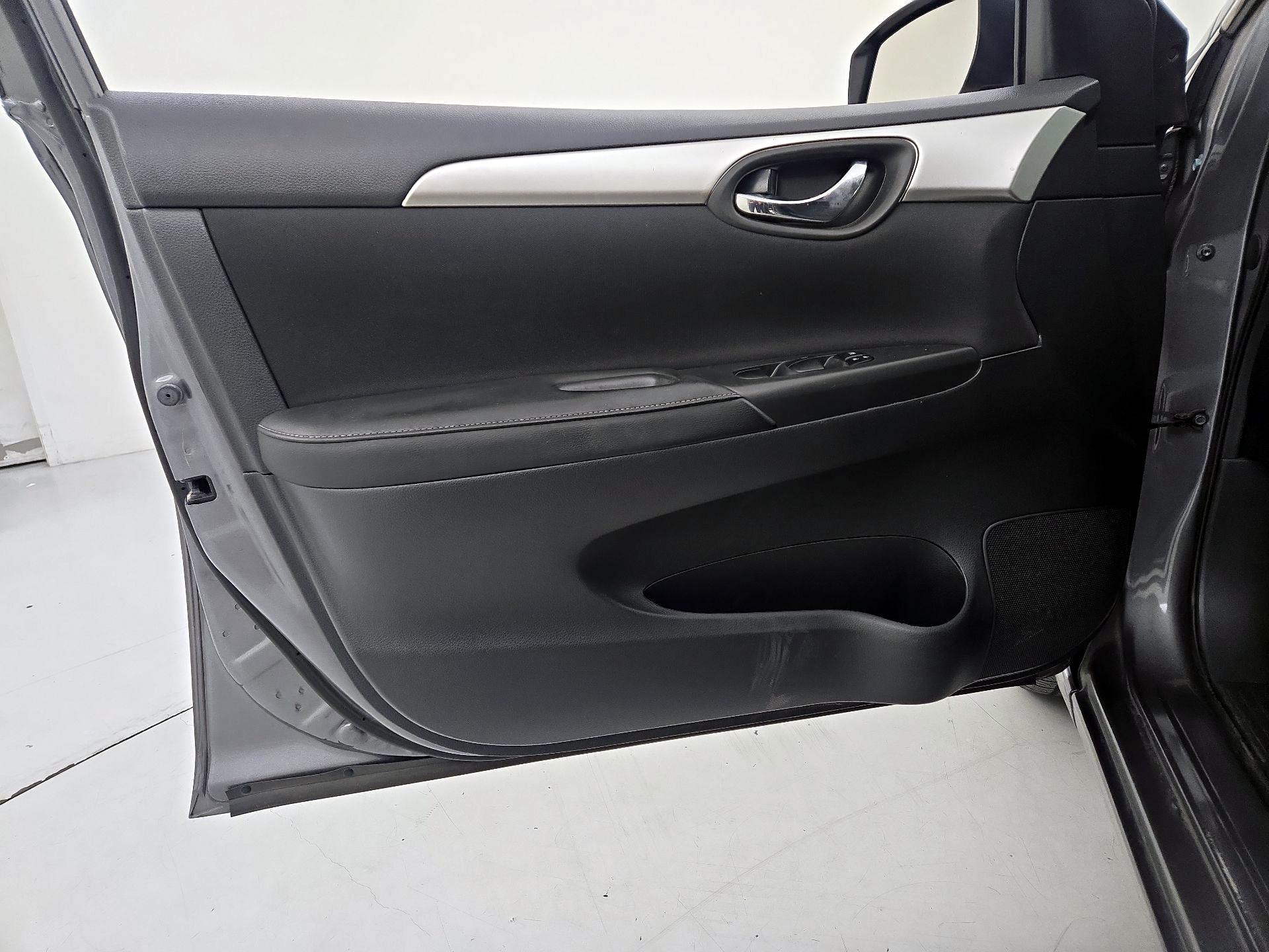 Thumbnail: 2019 Nissan Sentra - 12