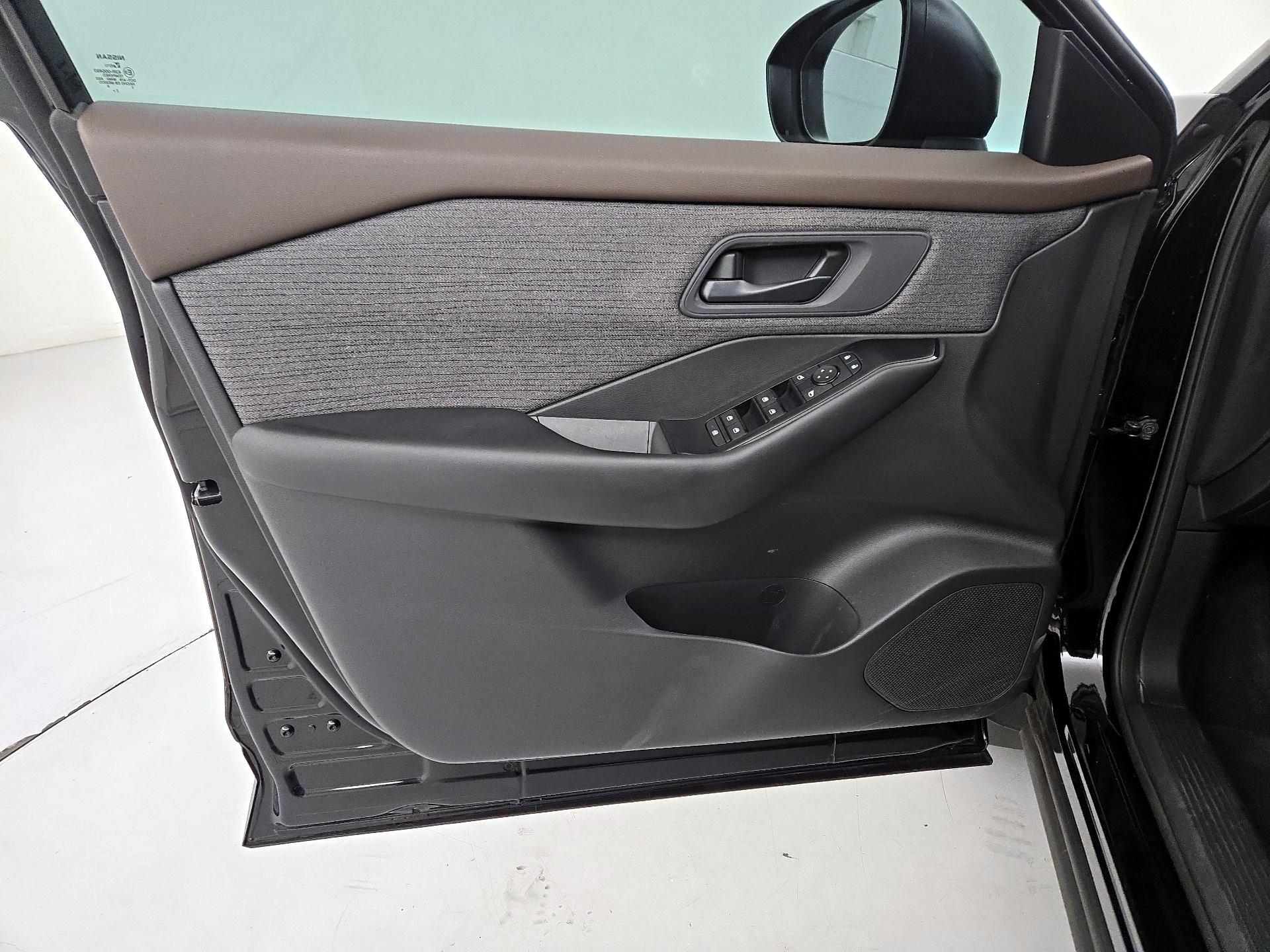 Thumbnail: 2023 Nissan Rogue - 12