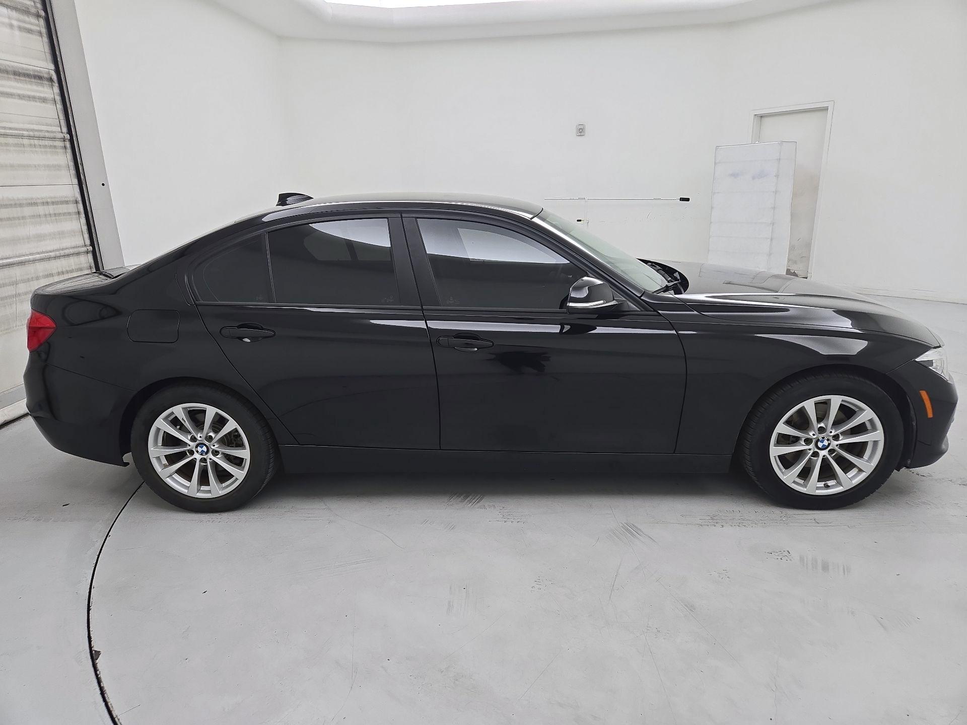 Thumbnail: 2018 BMW 3 Series - 4
