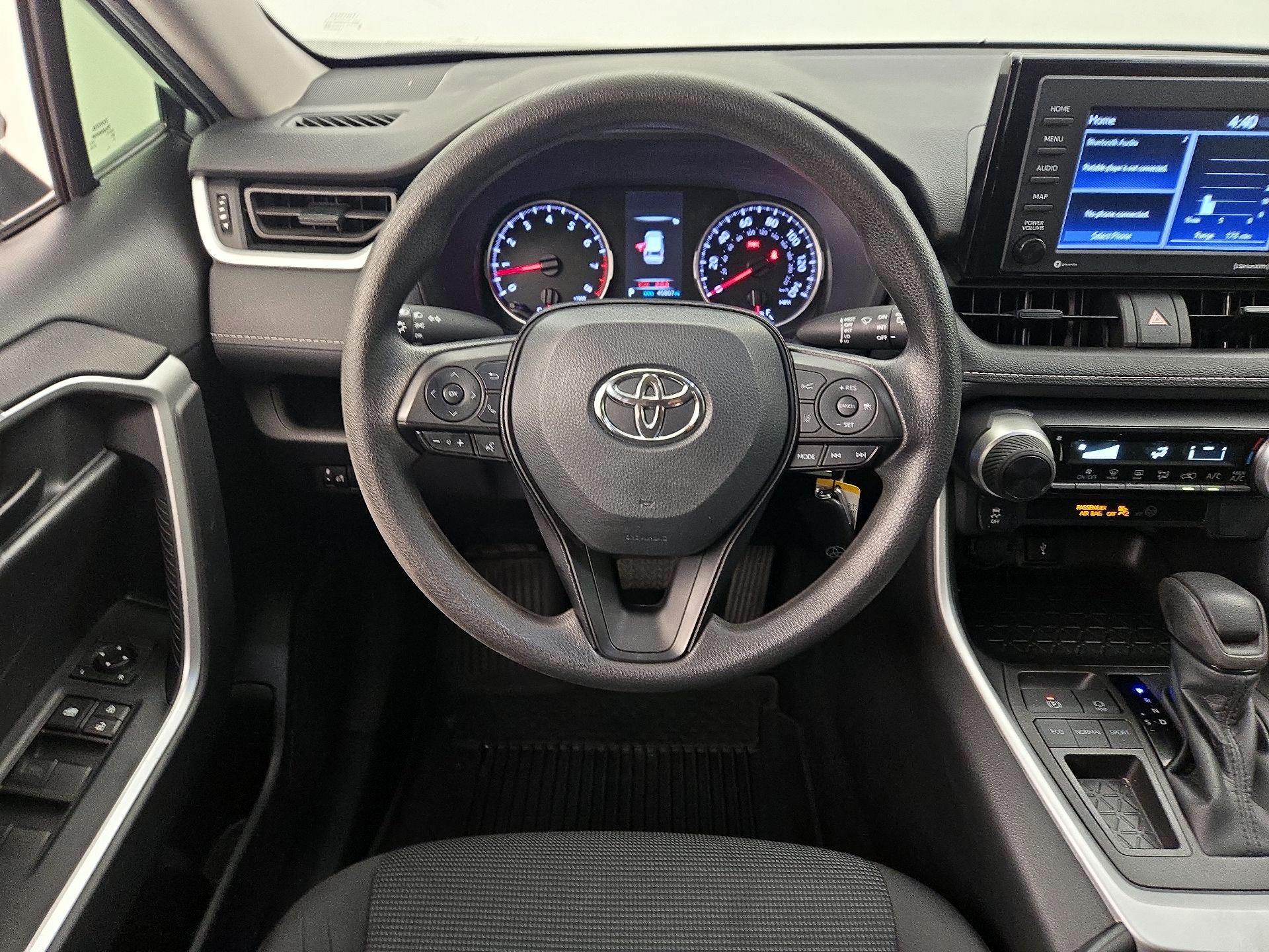 Thumbnail: 2022 Toyota RAV4 - 10