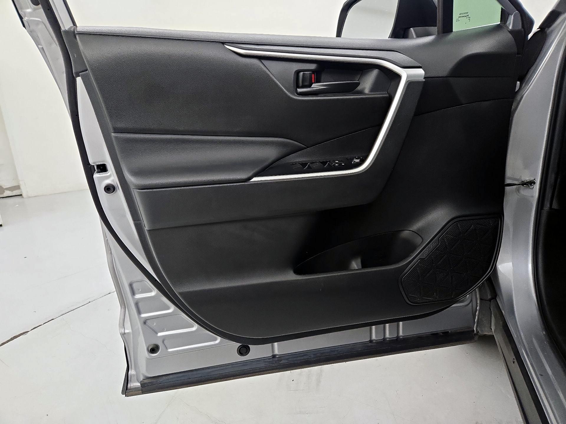 Thumbnail: 2022 Toyota RAV4 - 12