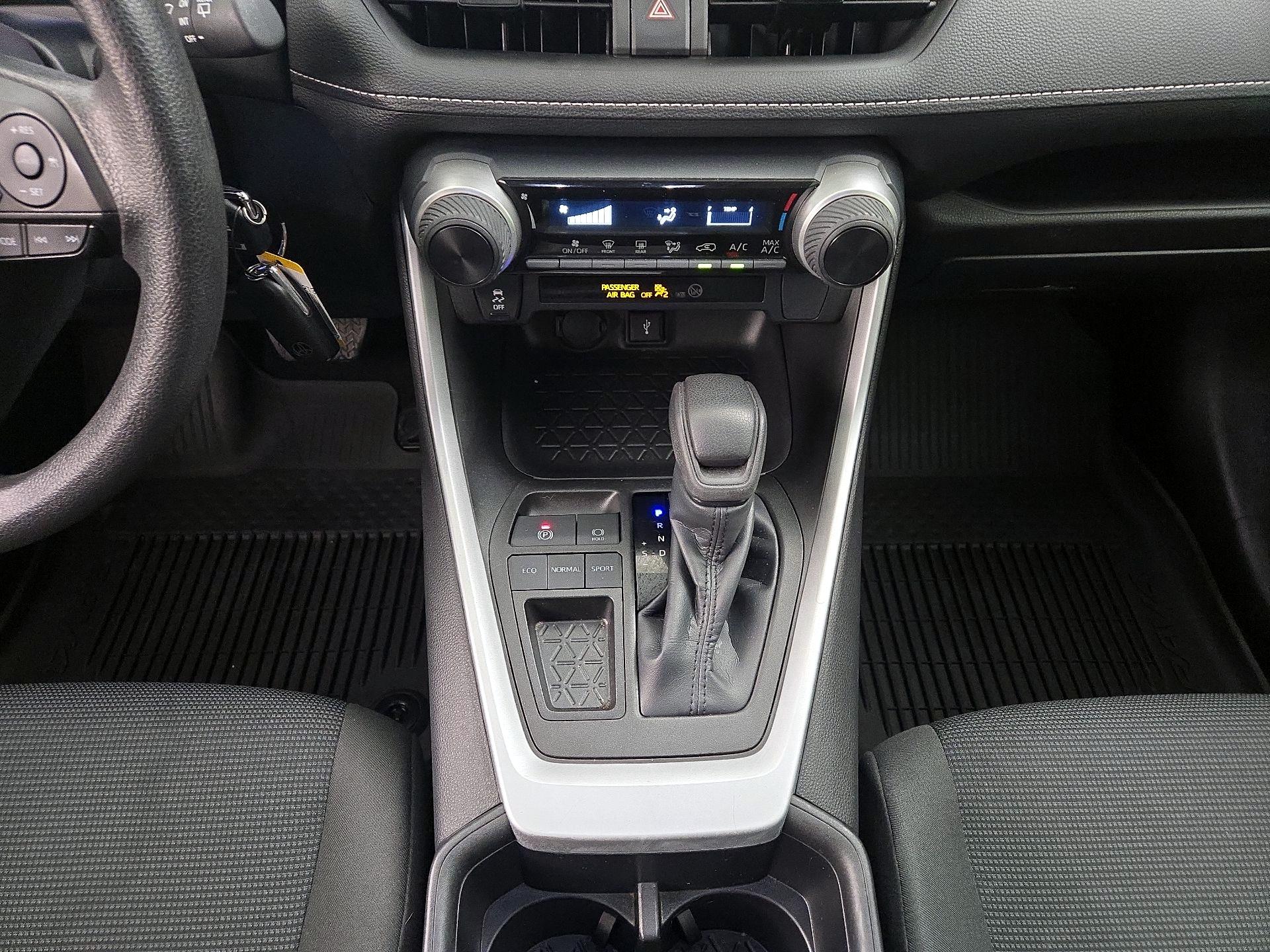 Thumbnail: 2022 Toyota RAV4 - 17