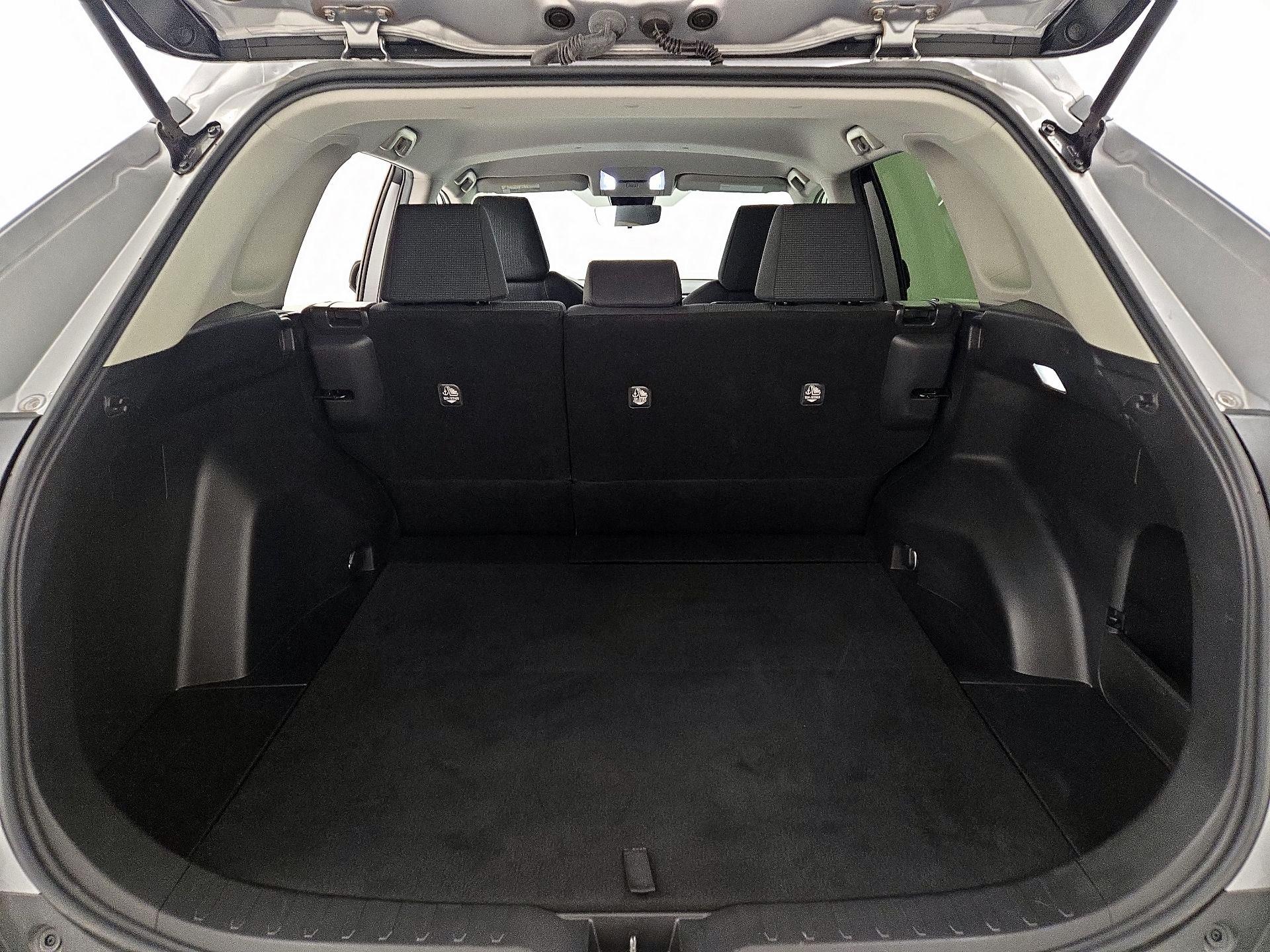 Thumbnail: 2022 Toyota RAV4 - 20