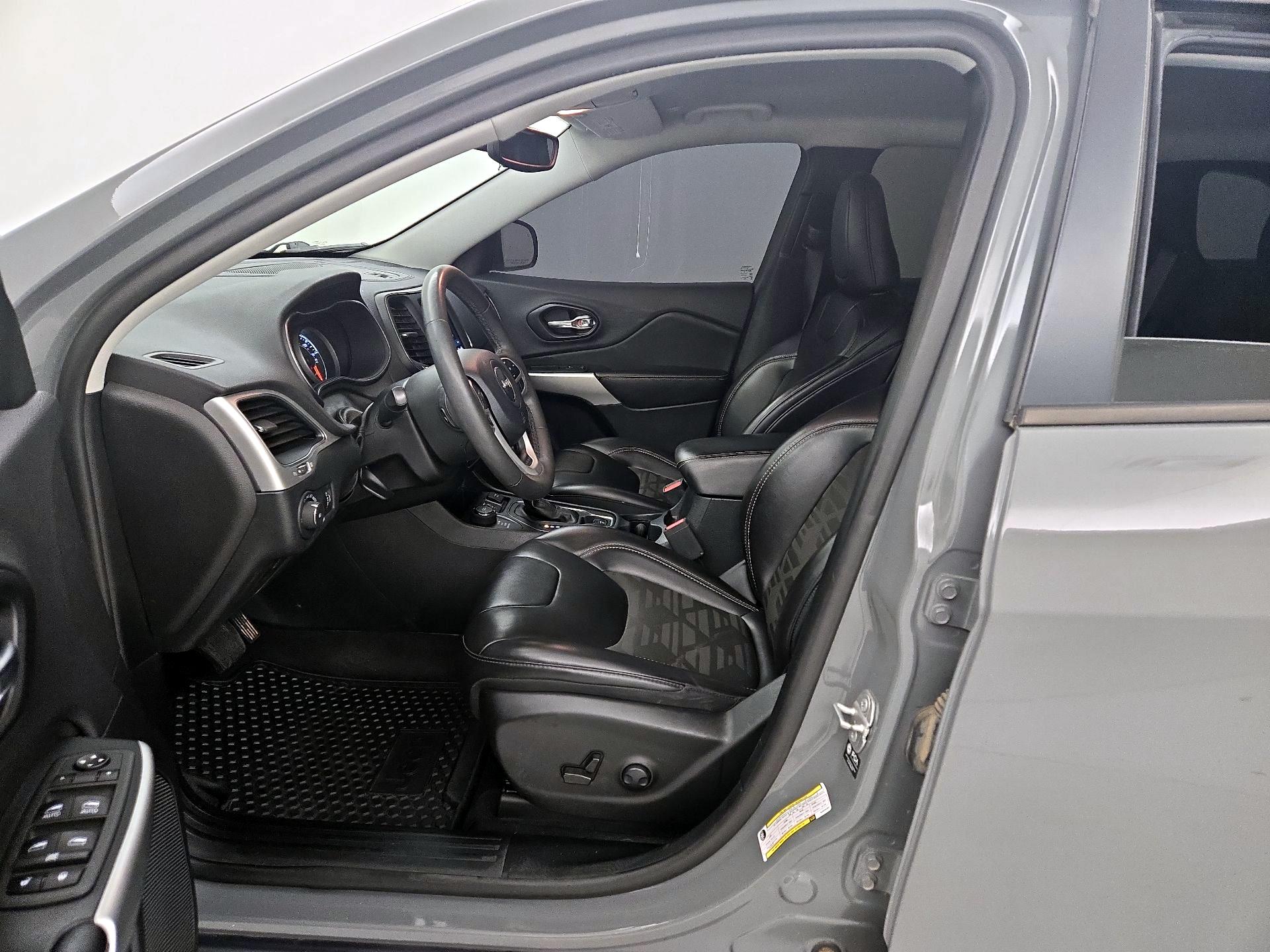 Thumbnail: 2022 Jeep Cherokee - 11