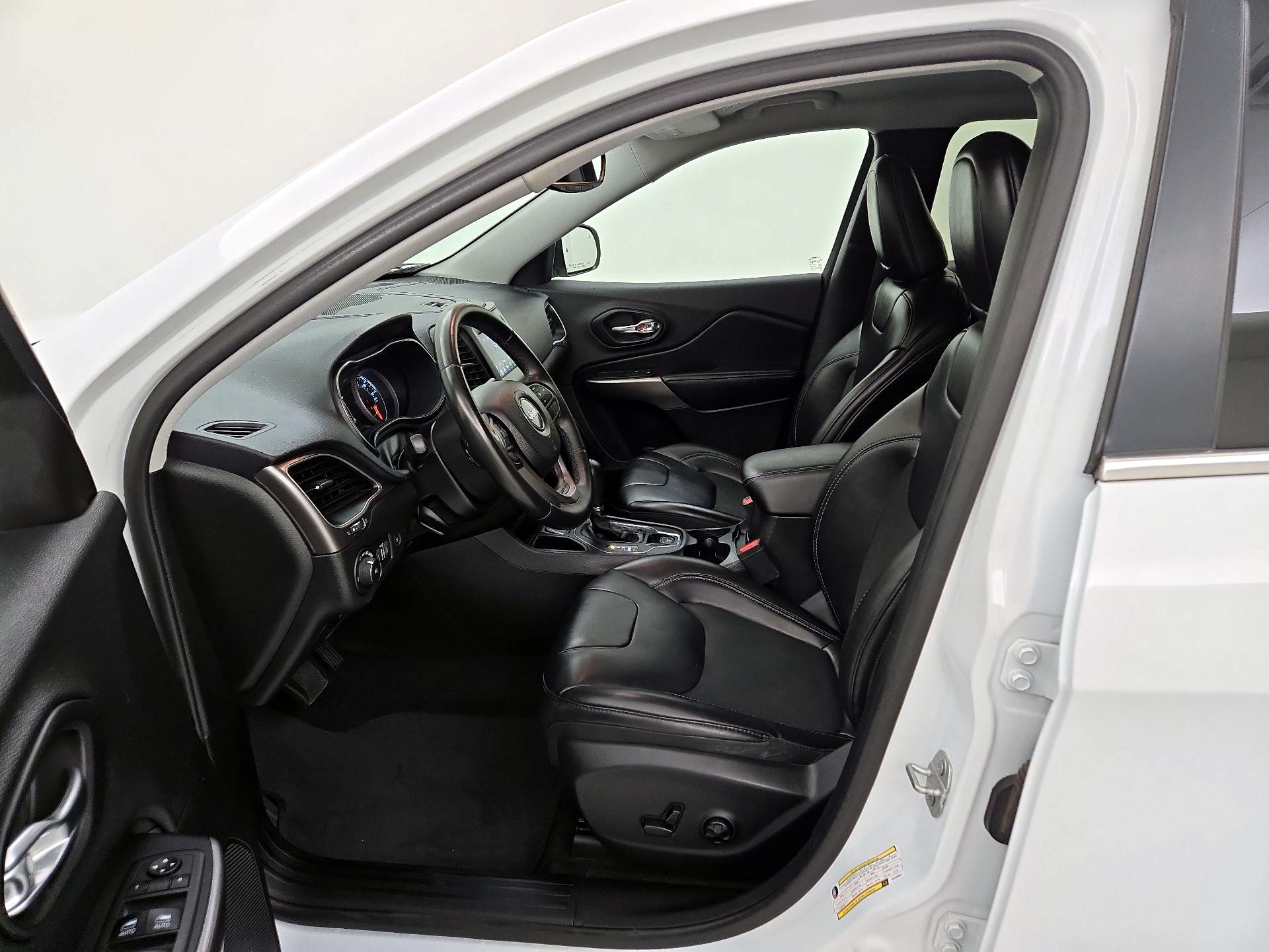 Thumbnail: 2019 Jeep Cherokee - 9