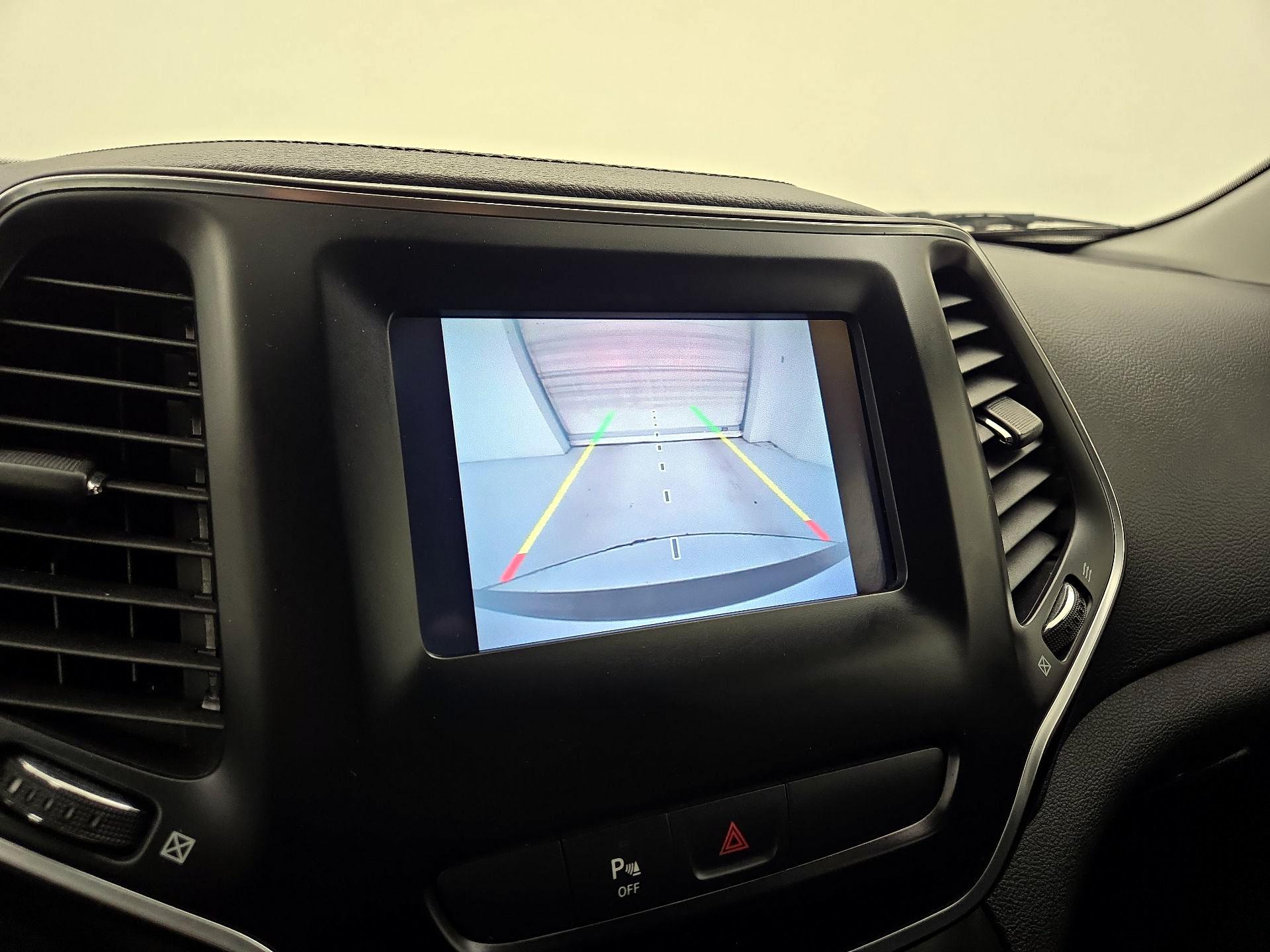 Thumbnail: 2019 Jeep Cherokee - 12