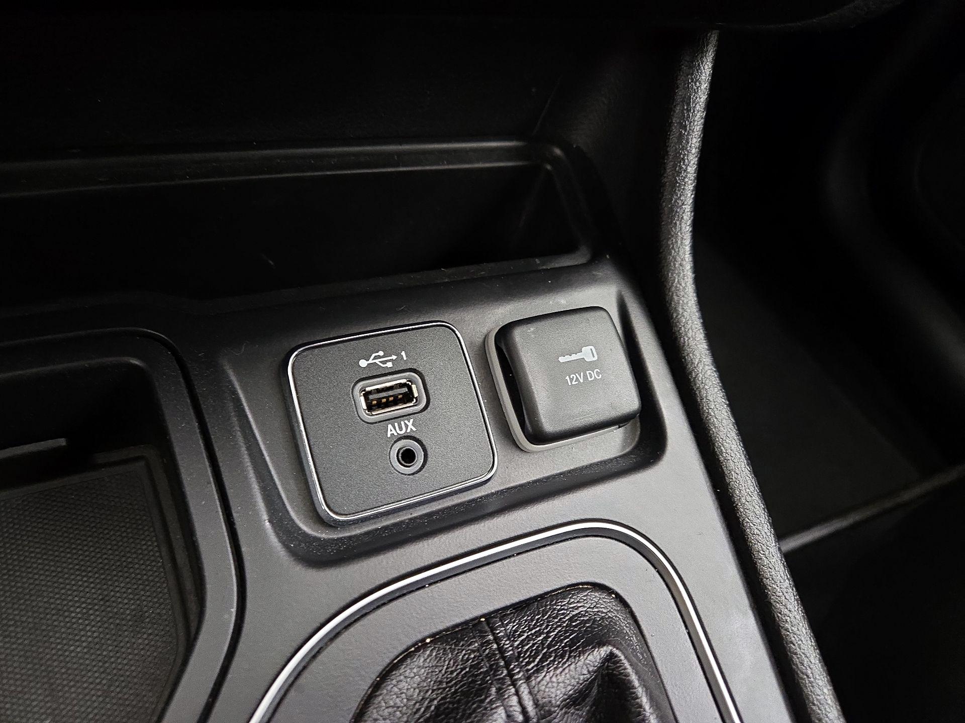 Thumbnail: 2019 Jeep Cherokee - 16